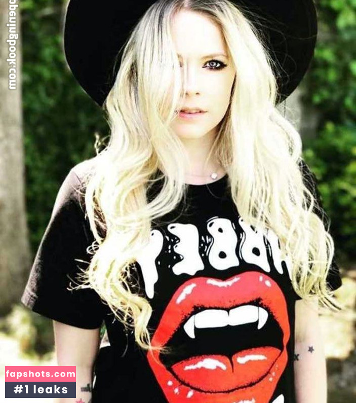 Avril Lavigne Nude Leaks OnlyFans Photos #635 - LeakJerk