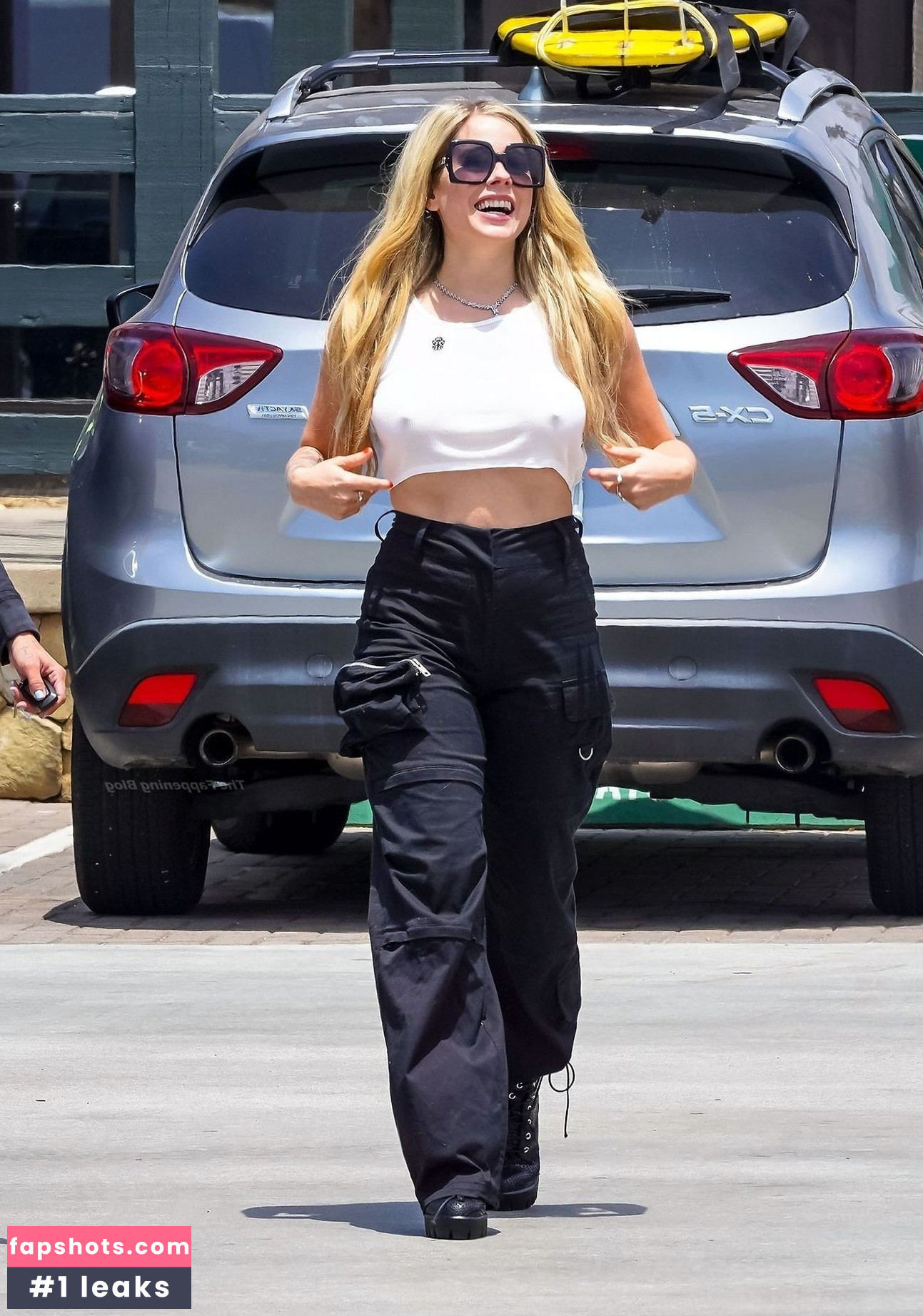 Avril Lavigne Nude Leaks OnlyFans Photos #651 - LeakJerk