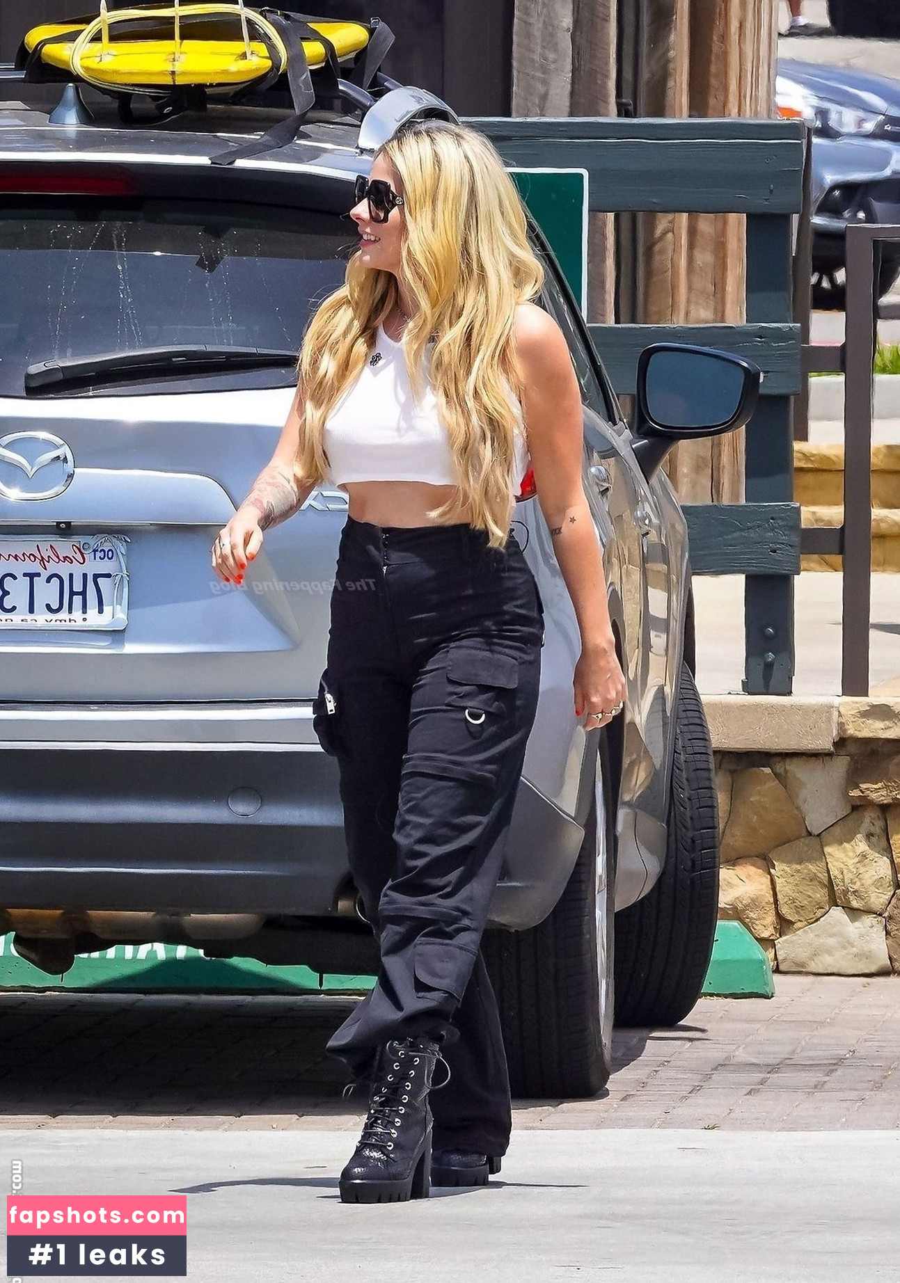 Avril Lavigne Nude Leaks OnlyFans Photos #654 - LeakJerk