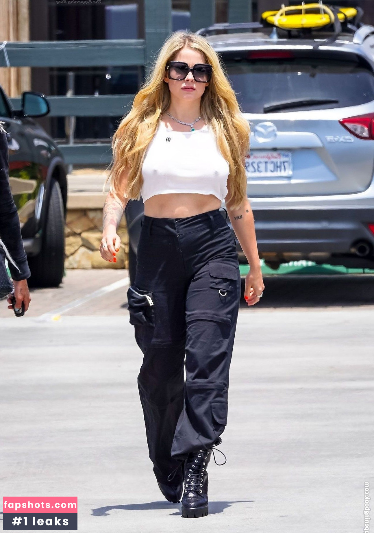 Avril Lavigne Nude Leaks OnlyFans Photos #655 - LeakJerk