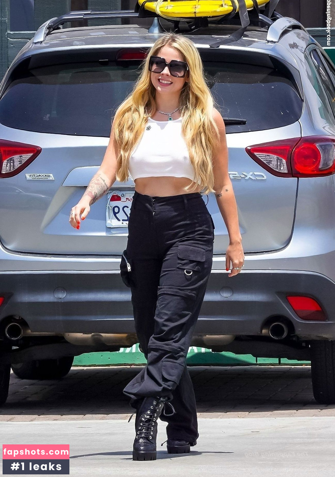 Avril Lavigne Nude Leaks OnlyFans Photos #656 - LeakJerk