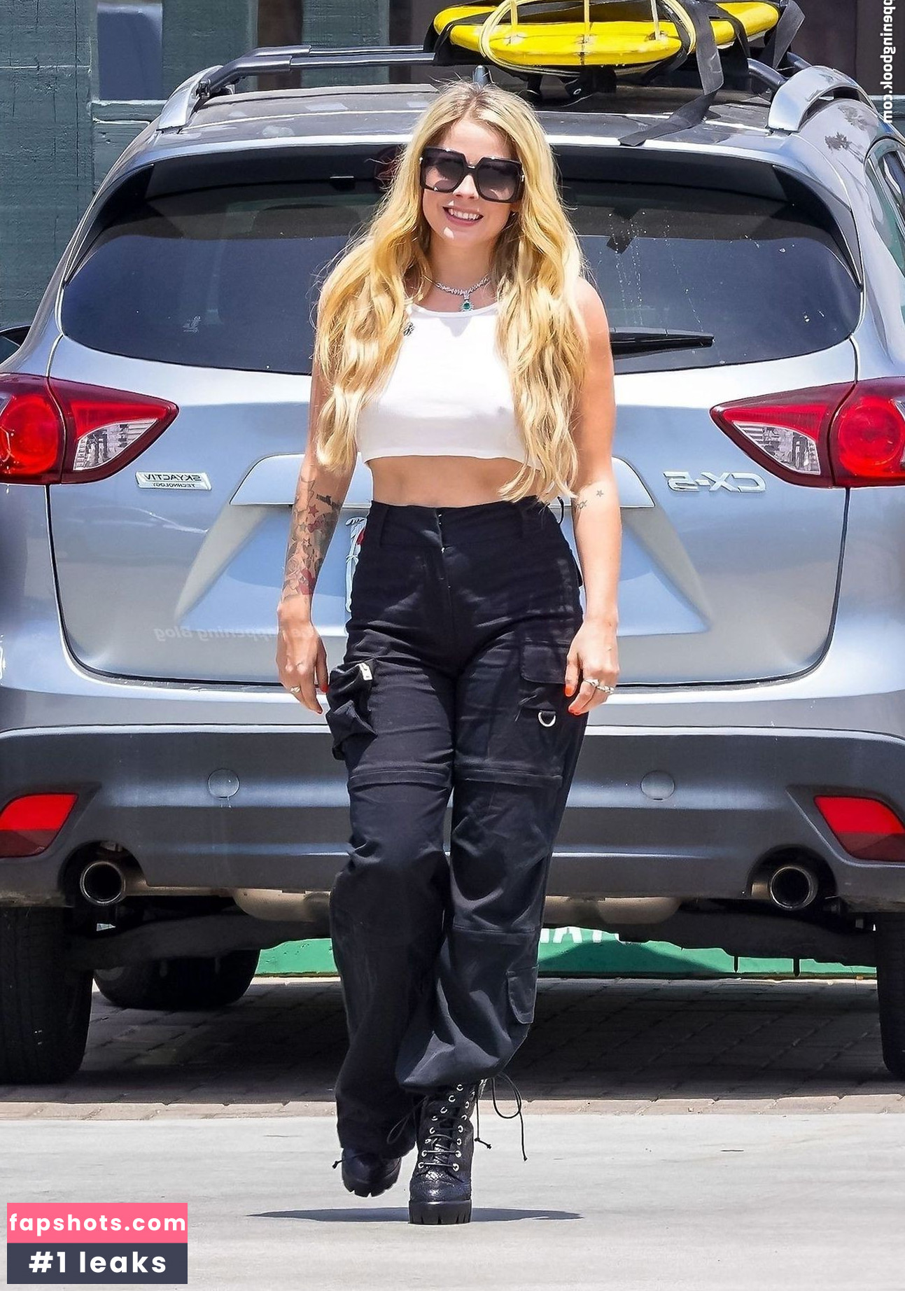 Avril Lavigne Nude Leaks OnlyFans Photos #658 - LeakJerk