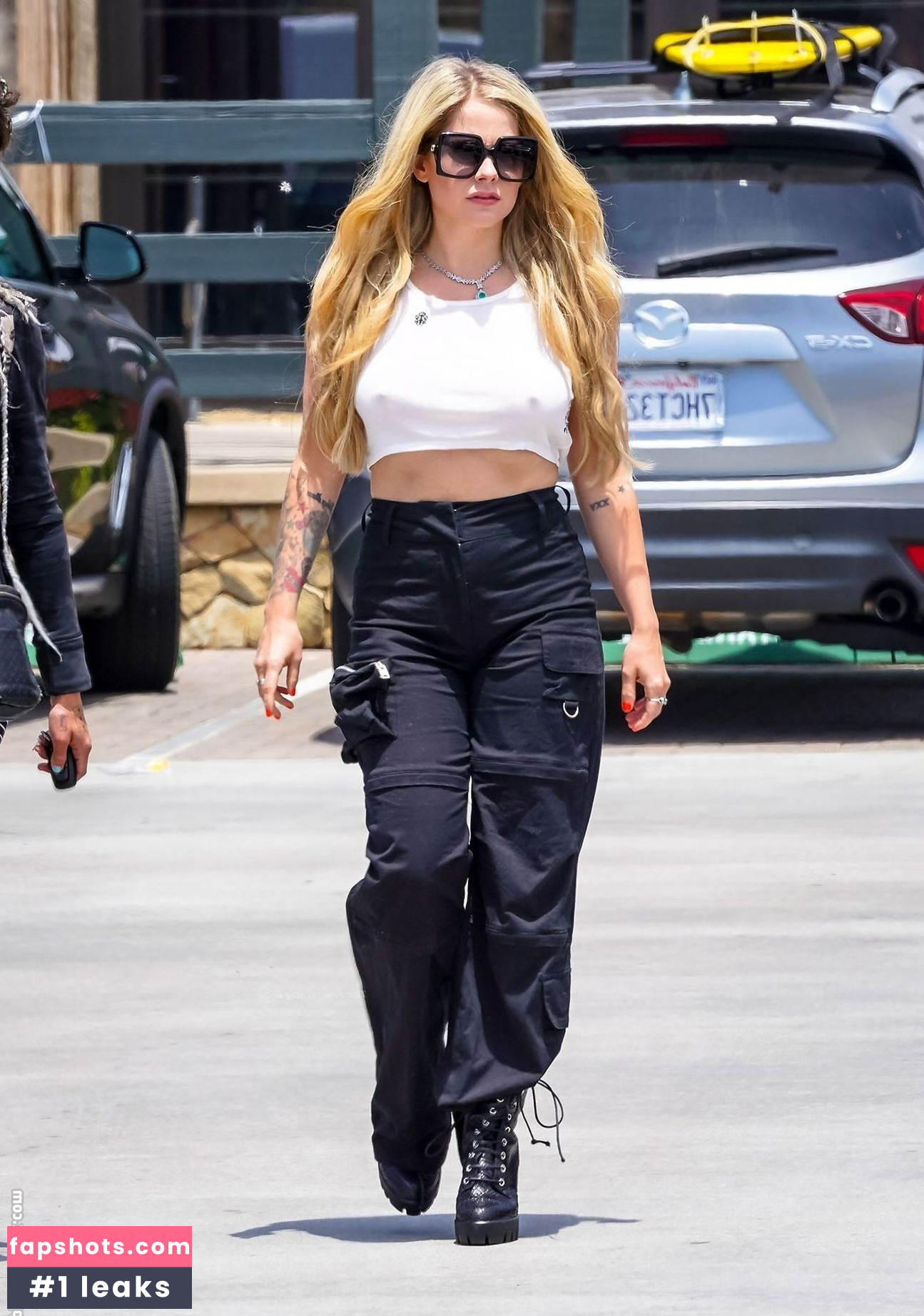 Avril Lavigne Nude Leaks OnlyFans Photos #666 - LeakJerk