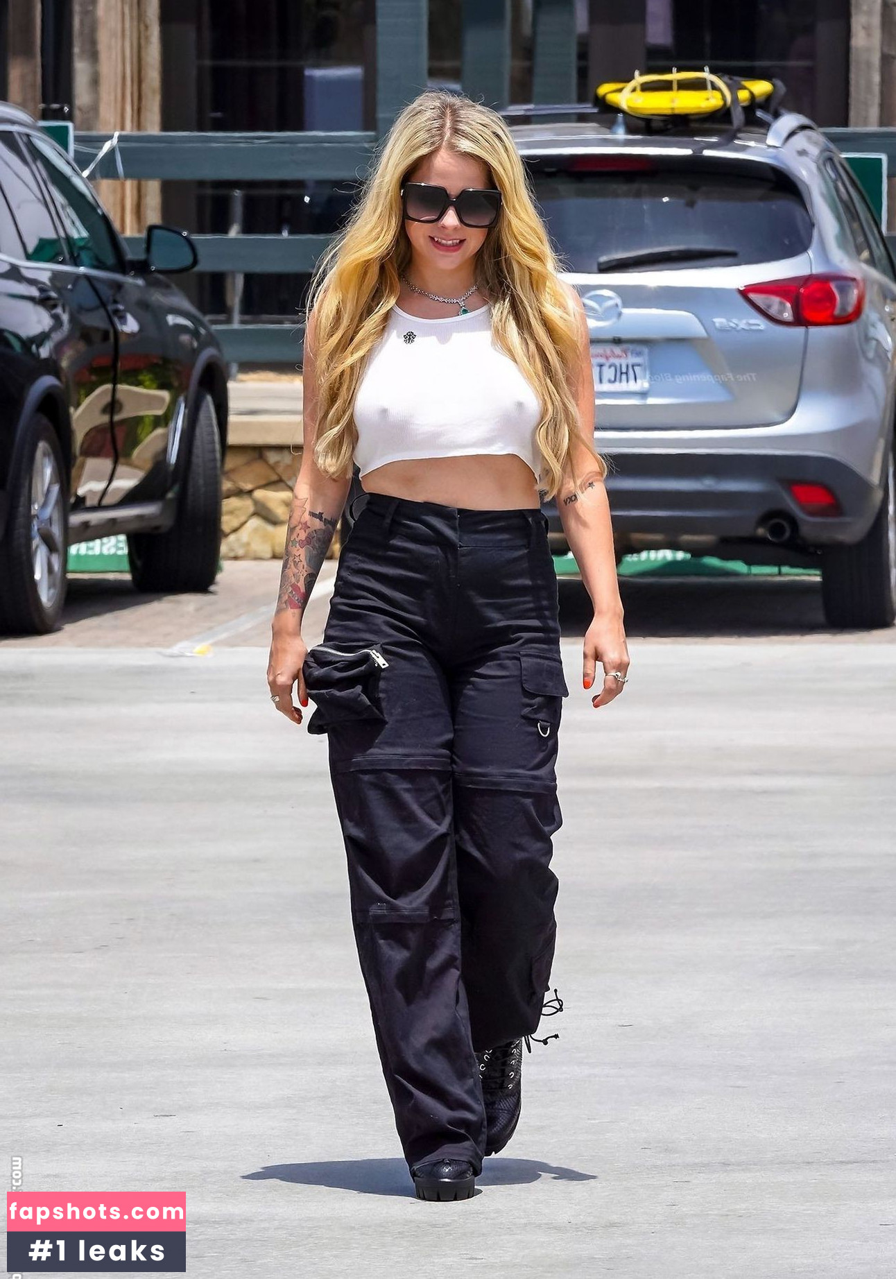 Avril Lavigne Nude Leaks OnlyFans Photos #673 - LeakJerk