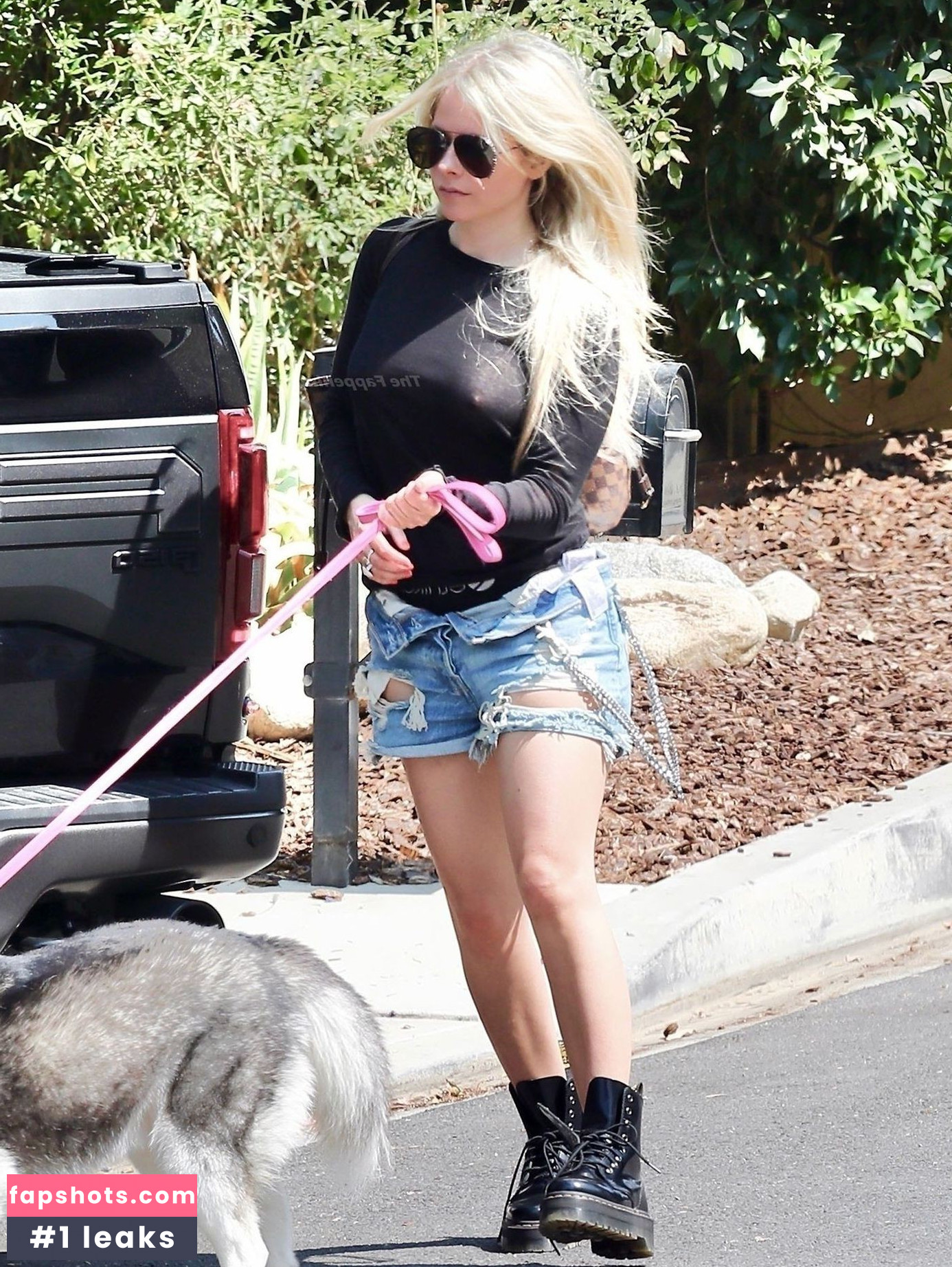 Avril Lavigne Nude Leaks OnlyFans Photos #677 - LeakJerk