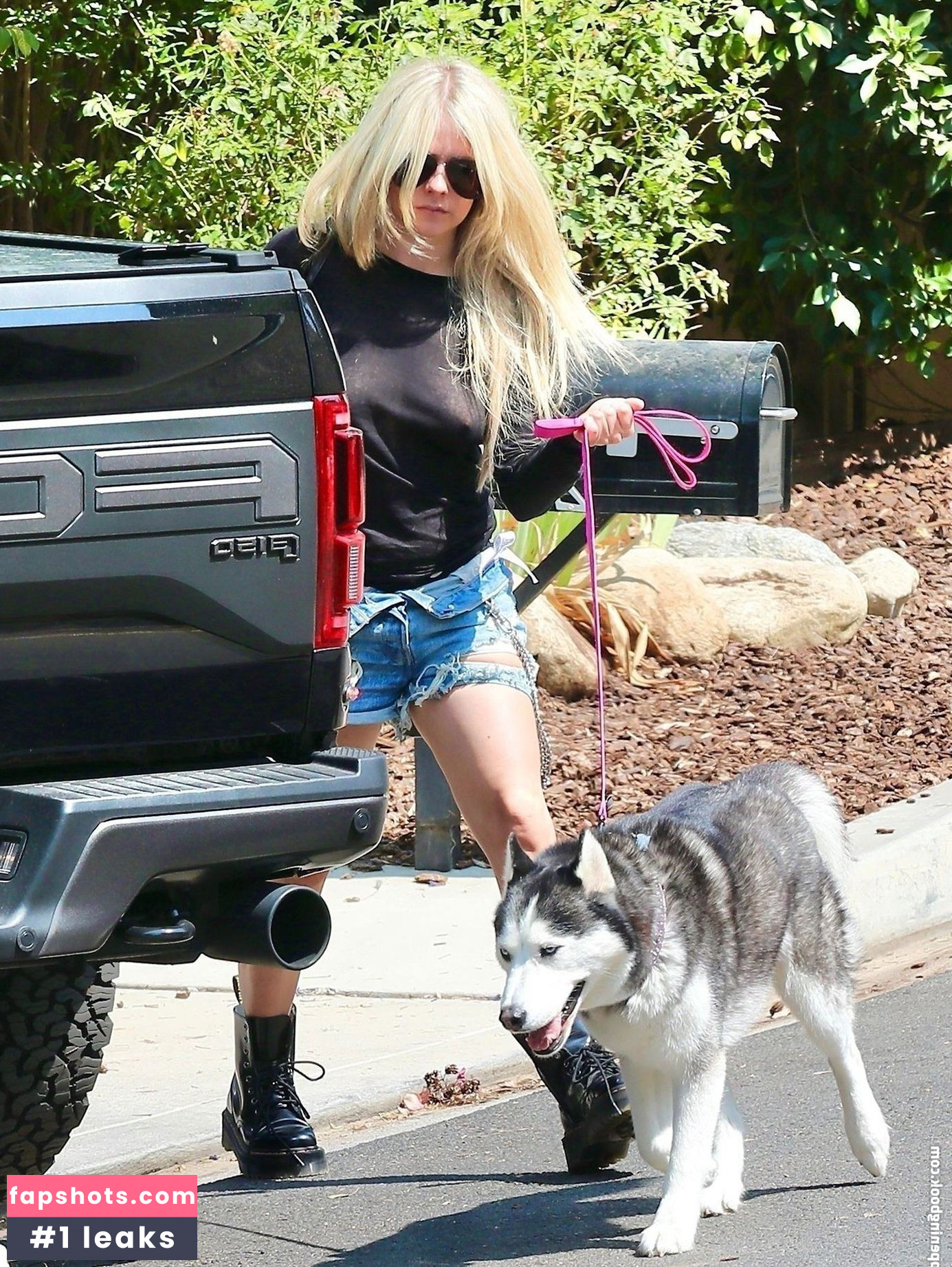 Avril Lavigne Nude Leaks OnlyFans Photos #678 - LeakJerk