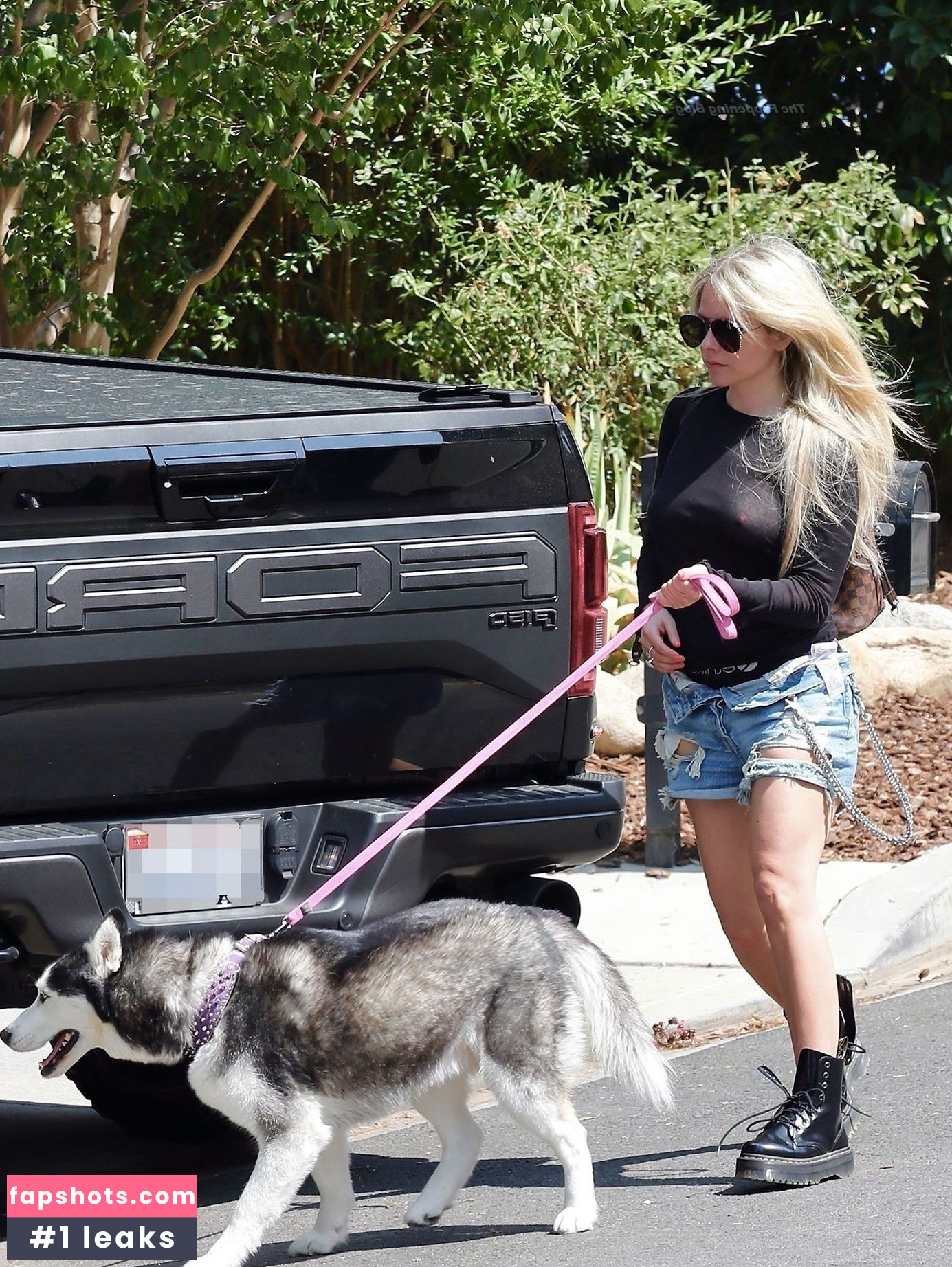 Avril Lavigne Nude Leaks OnlyFans Photos #681 - LeakJerk