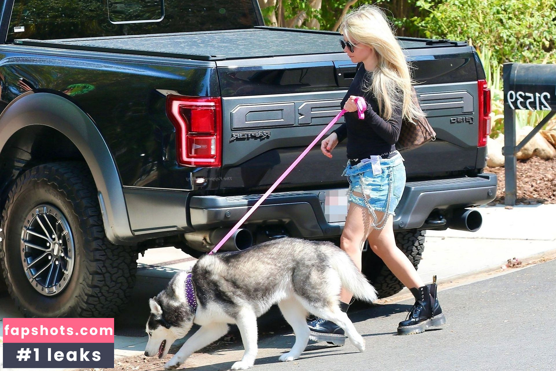 Avril Lavigne Nude Leaks OnlyFans Photos #688 - LeakJerk