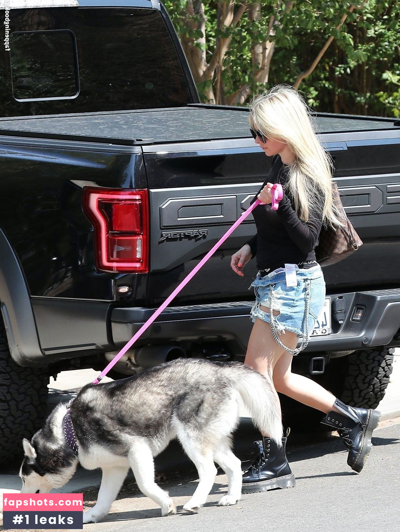 Avril Lavigne Nude Leaks OnlyFans Photos #689 - LeakJerk