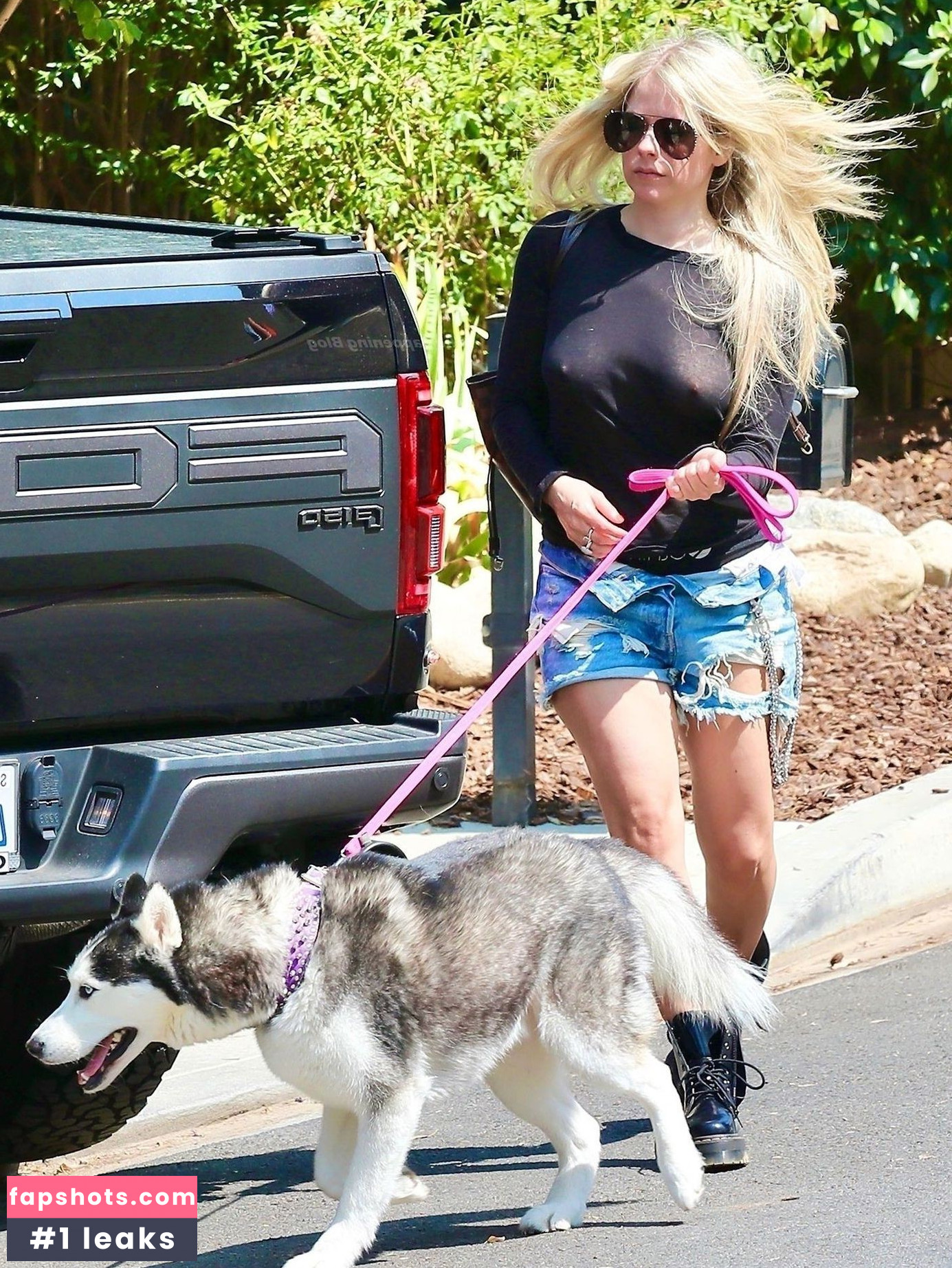 Avril Lavigne Nude Leaks OnlyFans Photos #704 - LeakJerk