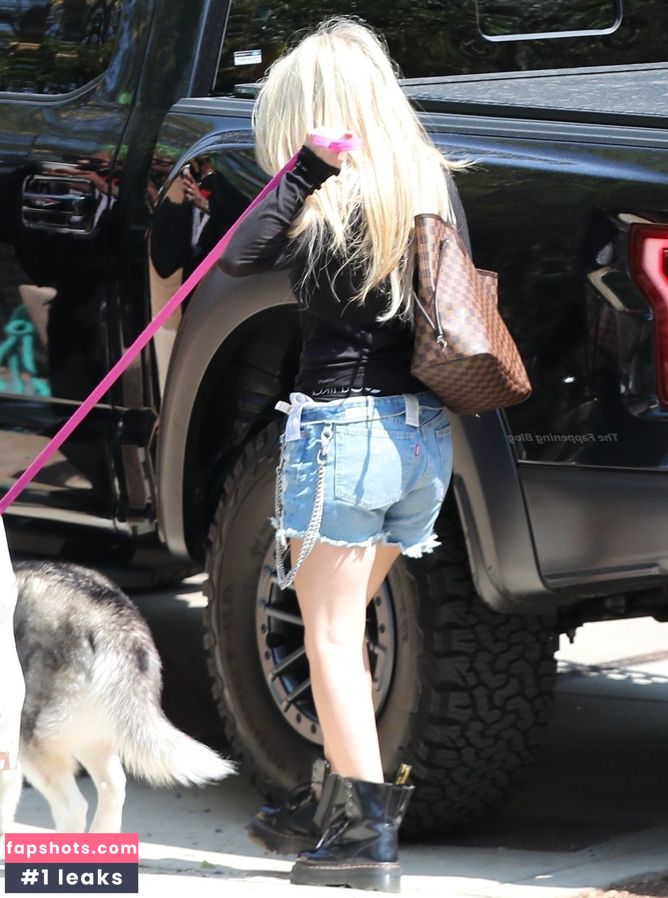 Avril Lavigne Nude Leaks OnlyFans Photos #717 - LeakJerk