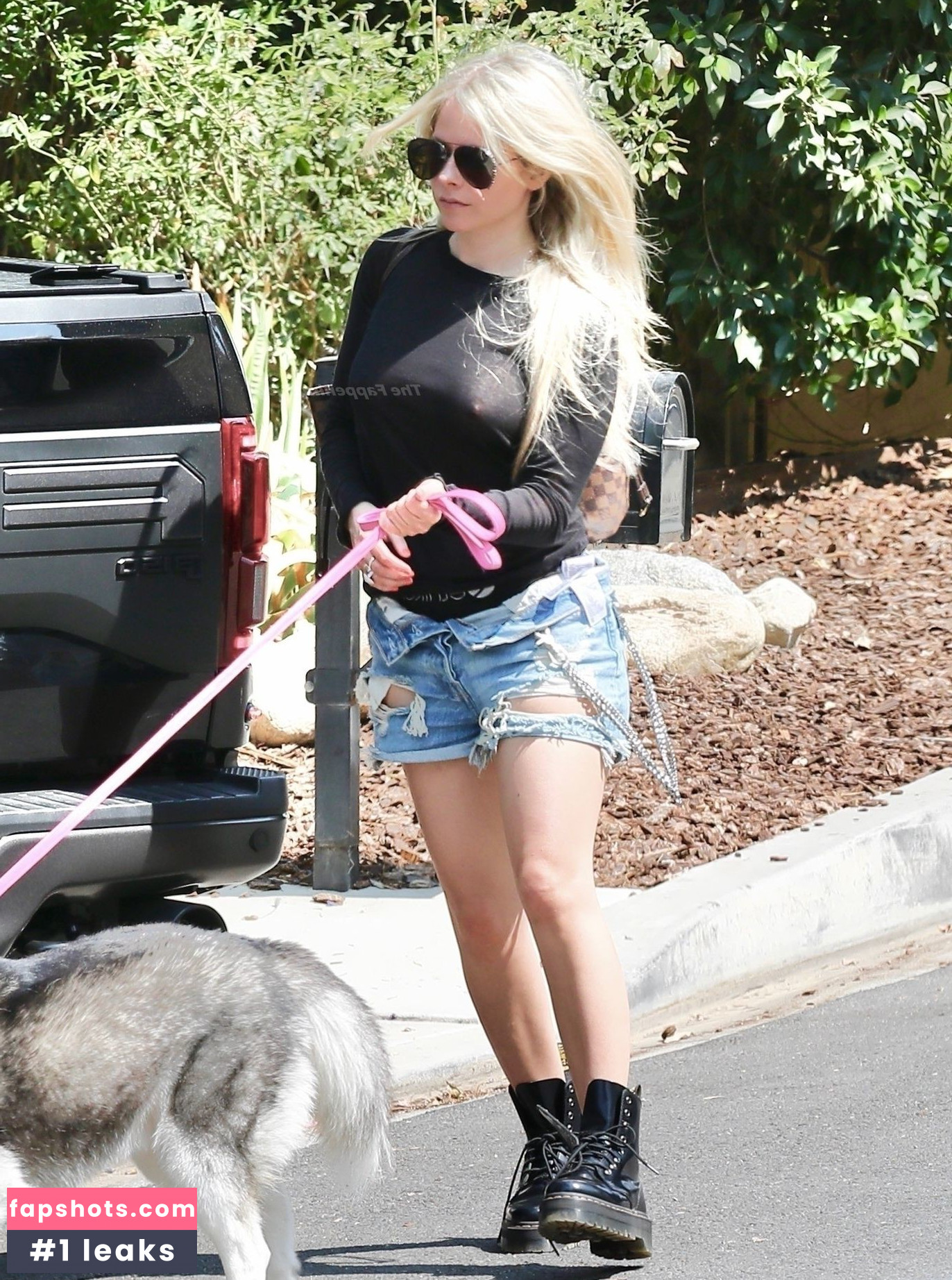 Avril Lavigne Nude Leaks OnlyFans Photos #726 - LeakJerk