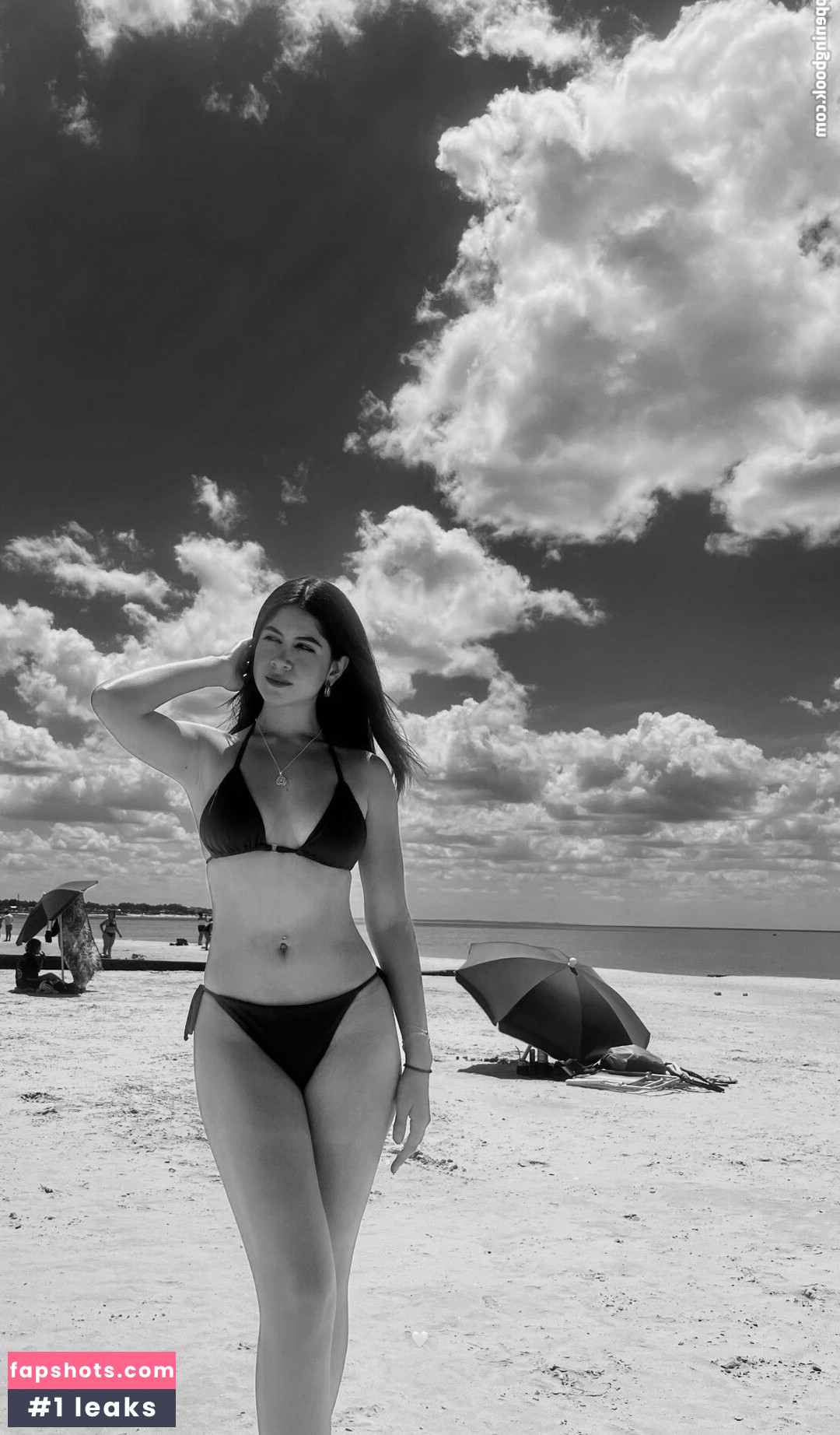 Avril Toro gallery photo #2