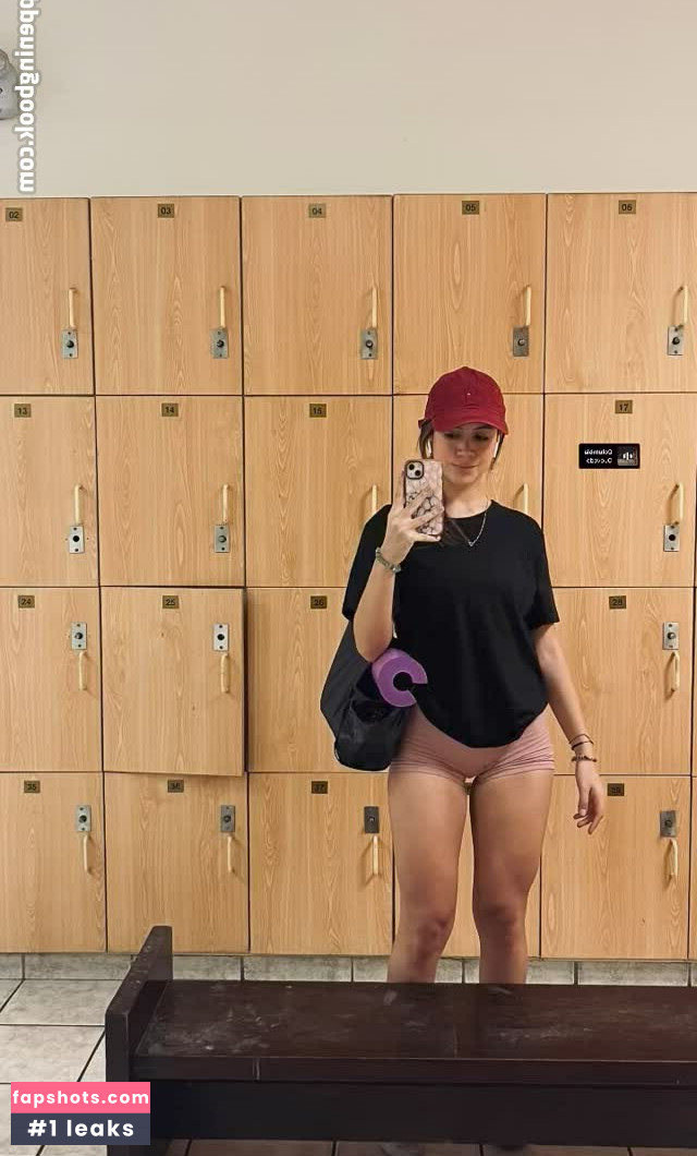 Avril Toro gallery photo #14