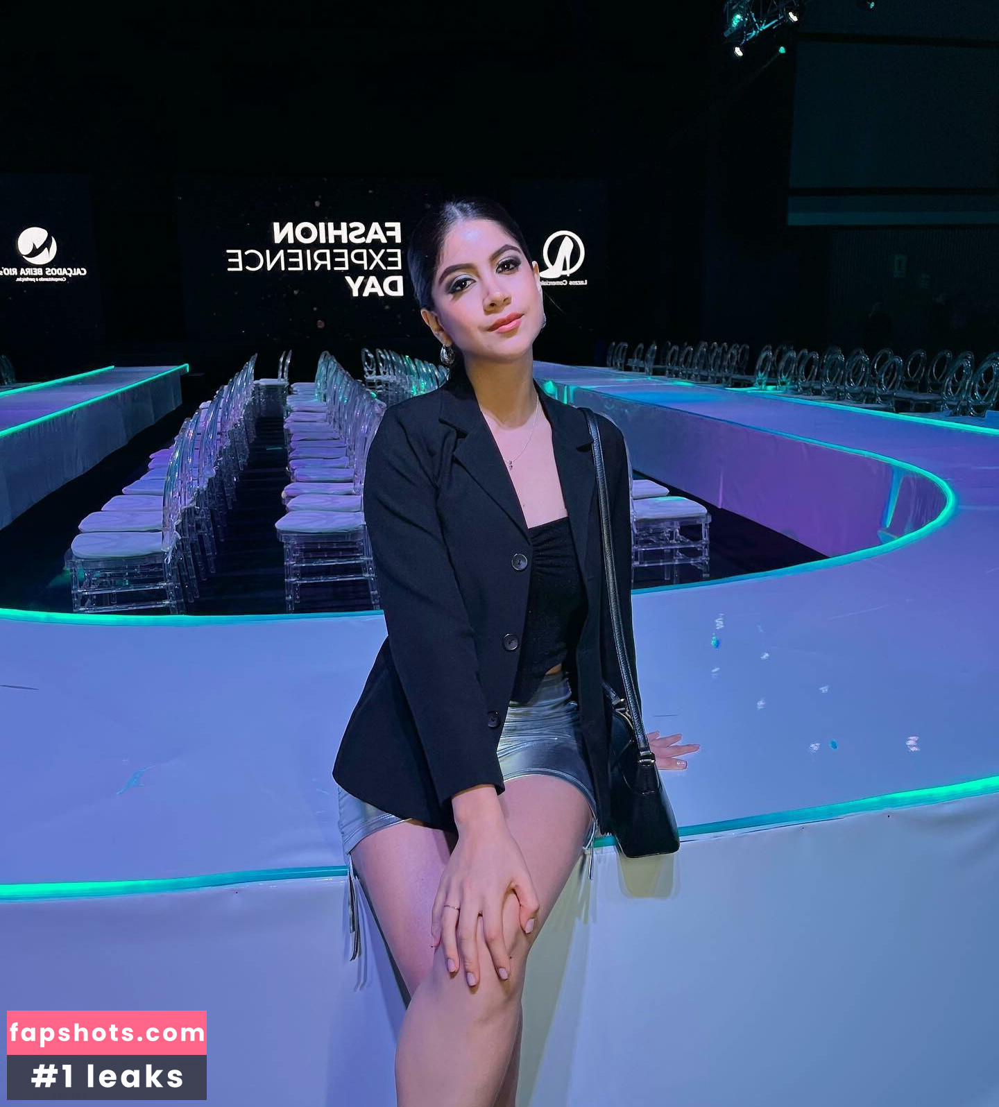 Avril Toro gallery photo #3