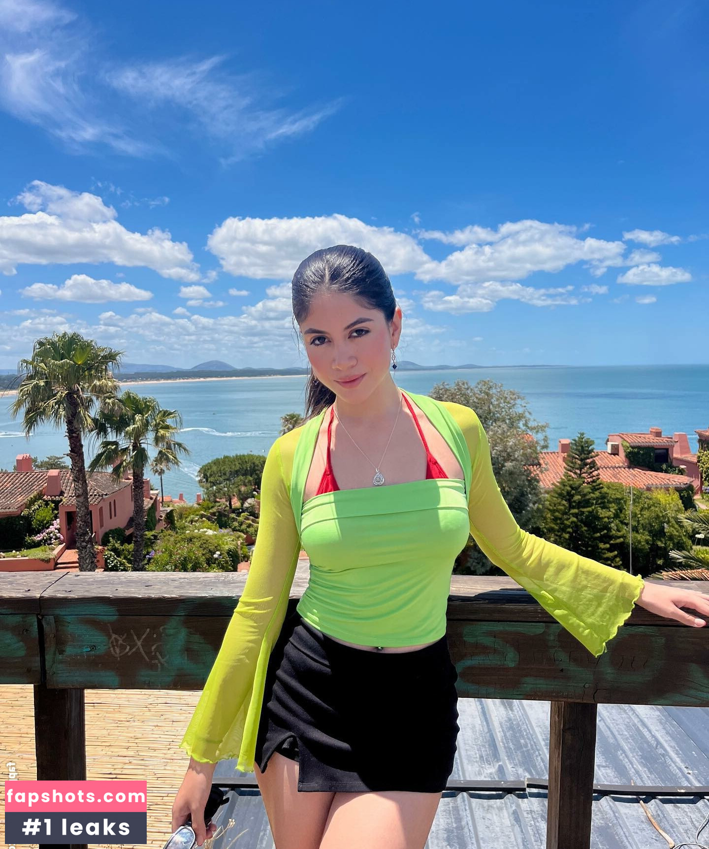 Avril Toro gallery photo #34