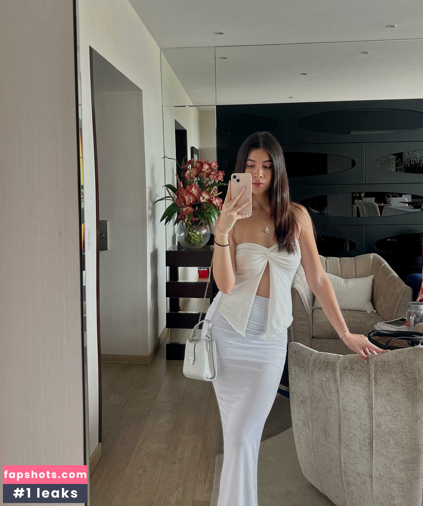 Avril Toro gallery photo #36