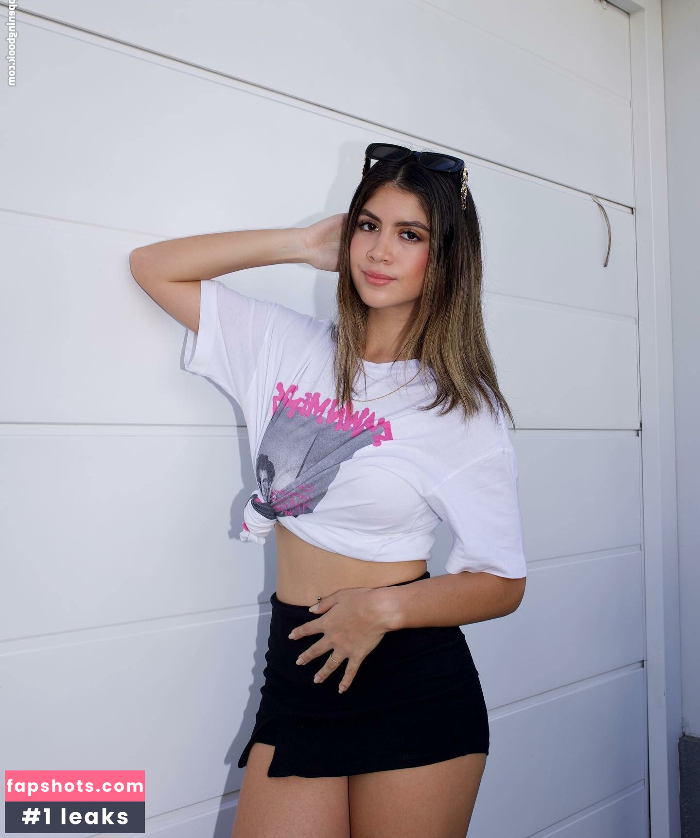 Avril Toro gallery photo #37