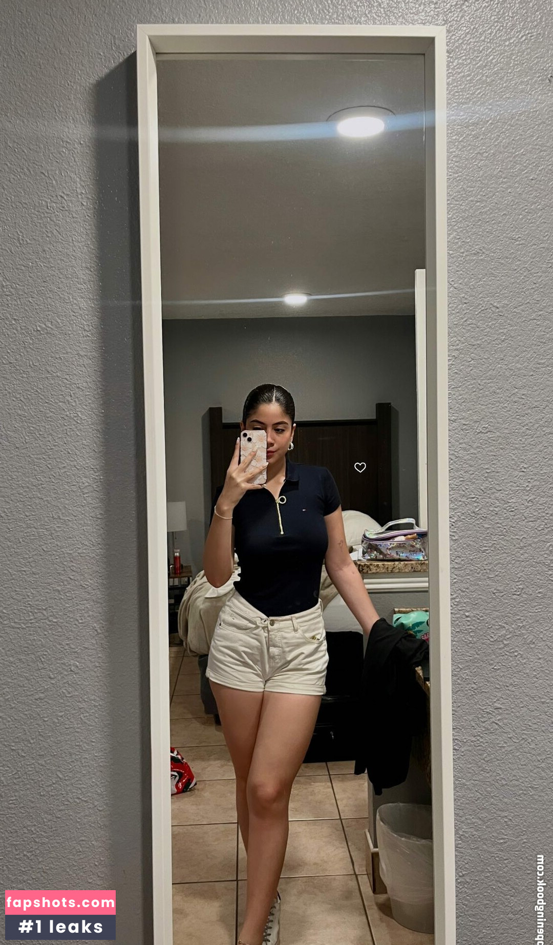 Avril Toro gallery photo #39