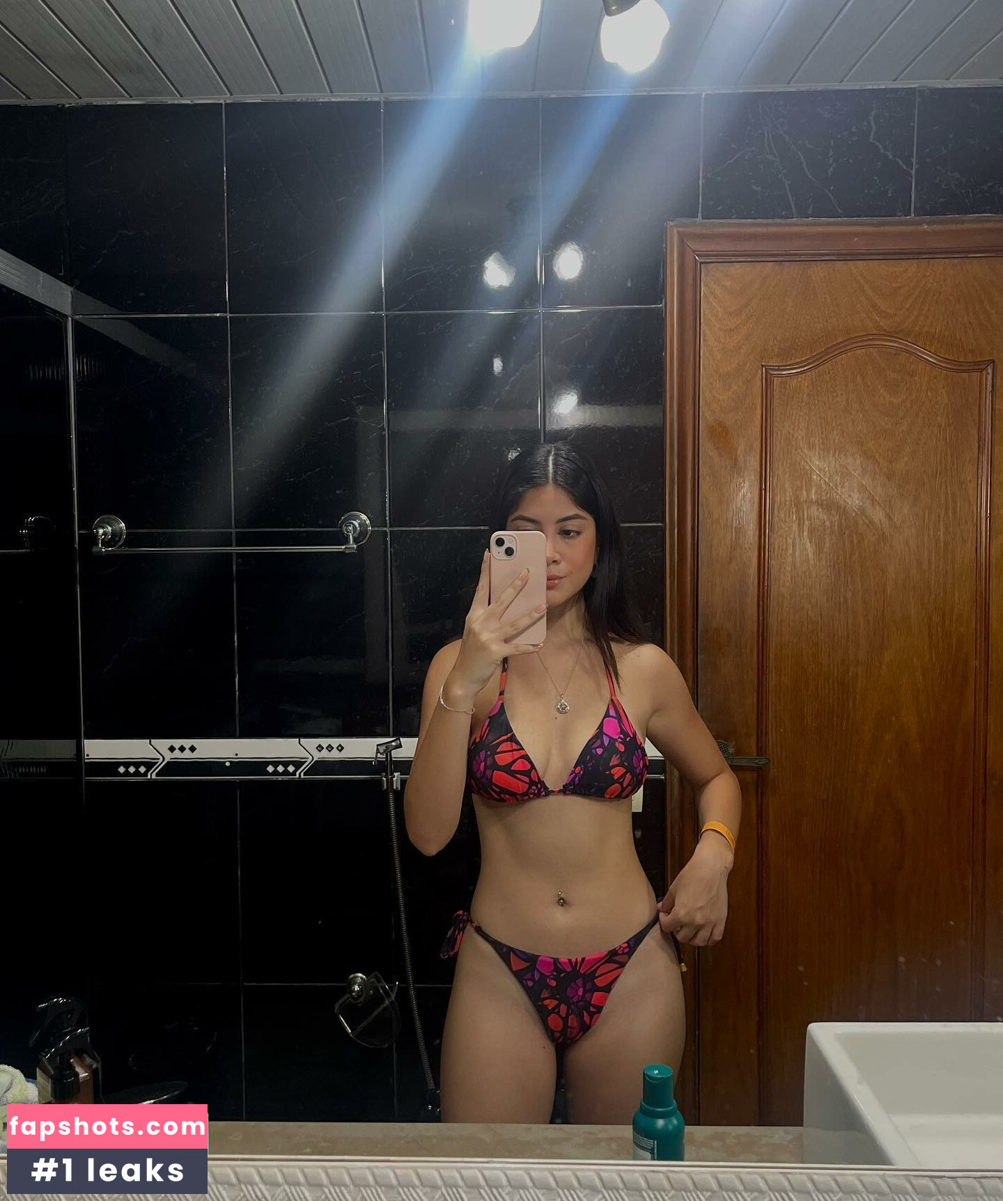 Avril Toro gallery photo #41