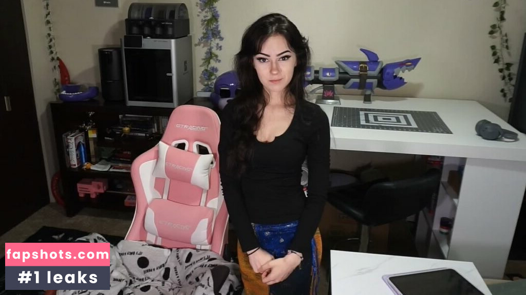 Awkspew_roo2 gallery photo #2