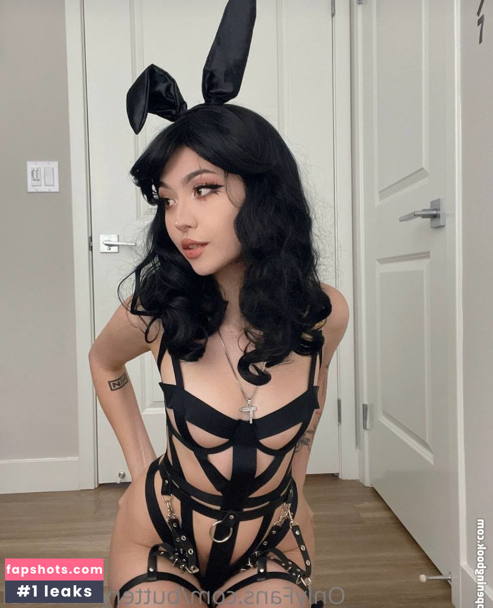 Awkwardlevi nude babe gallery