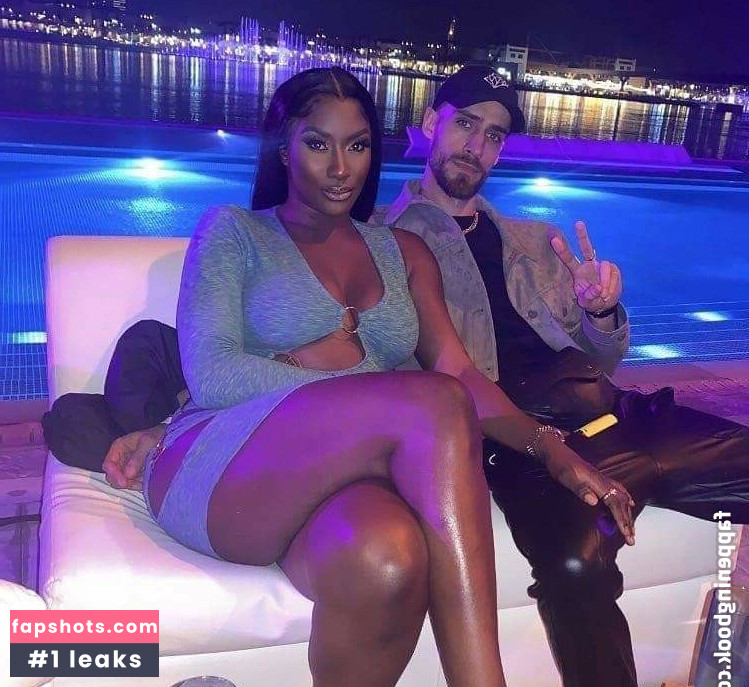 Aya Nakamura gallery photo #14