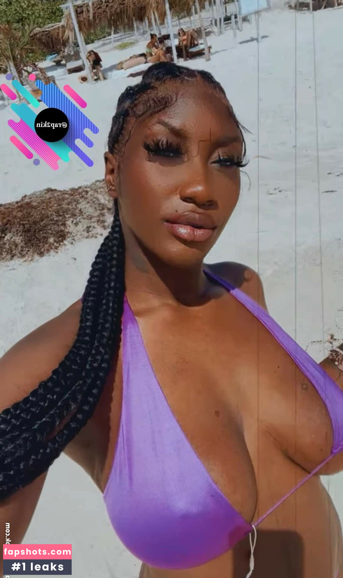 Aya Nakamura gallery photo #16