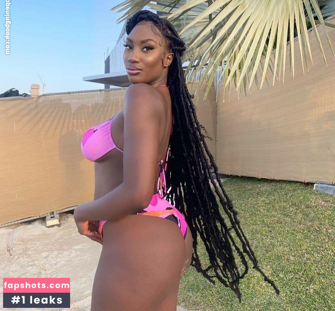 Aya Nakamura gallery photo #48