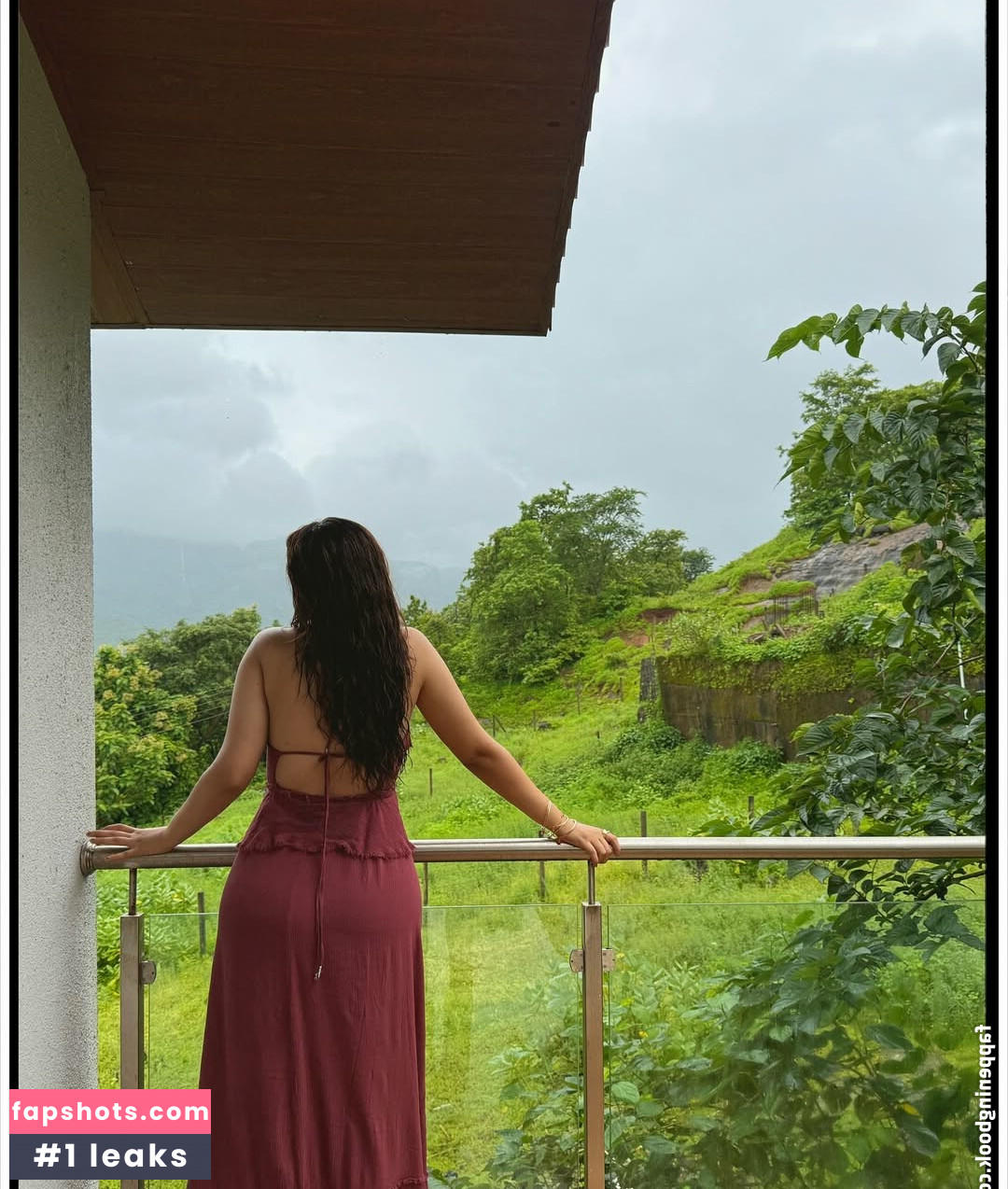 Ayesha Khan gallery photo #2