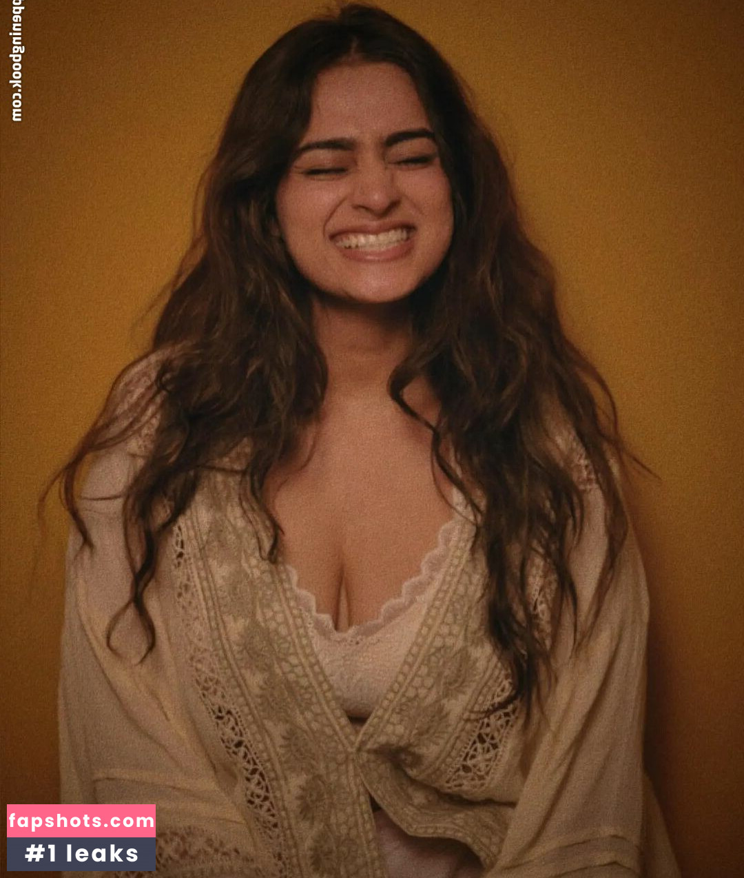 Ayesha Khan gallery photo #17