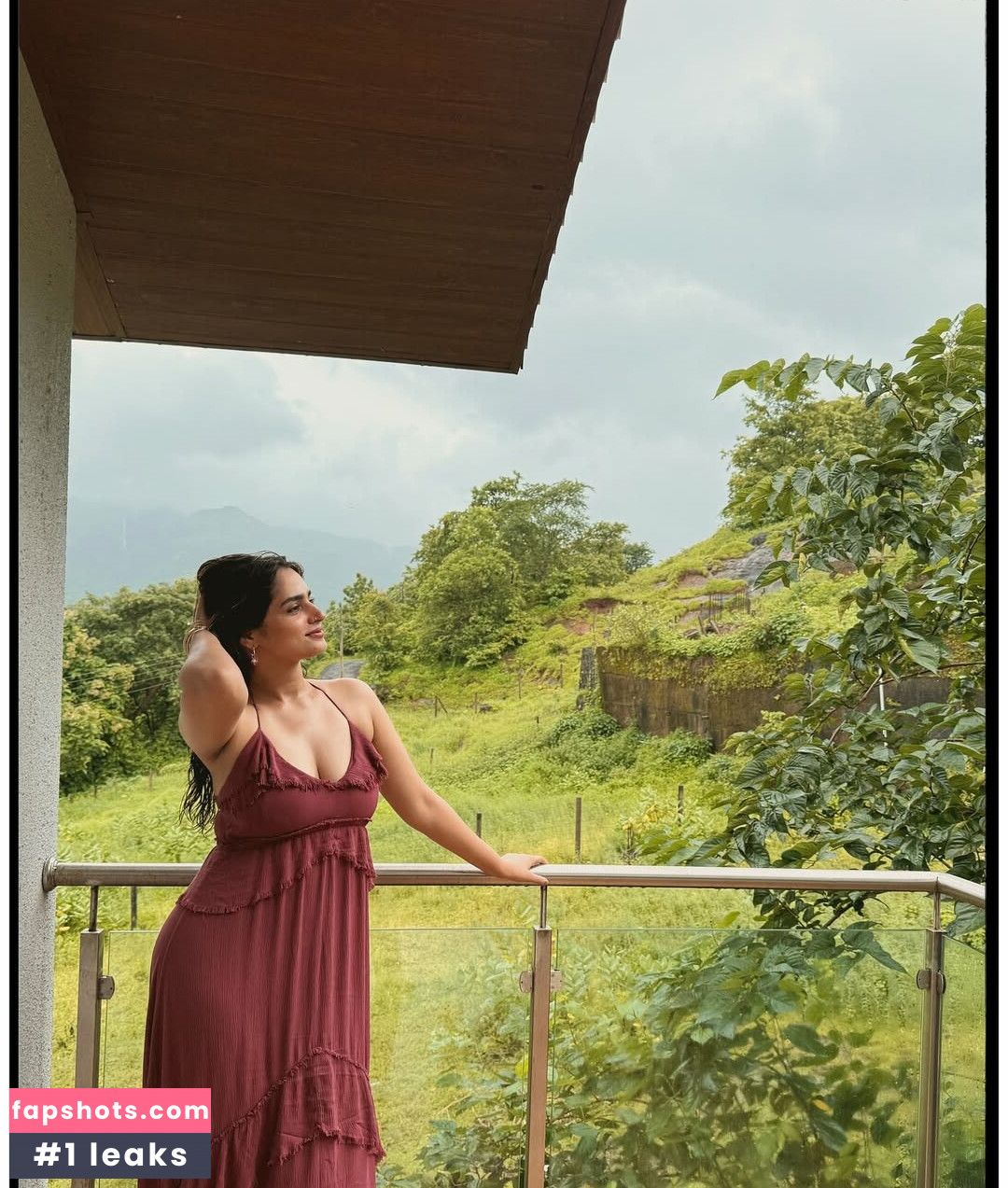 Ayesha Khan gallery photo #3