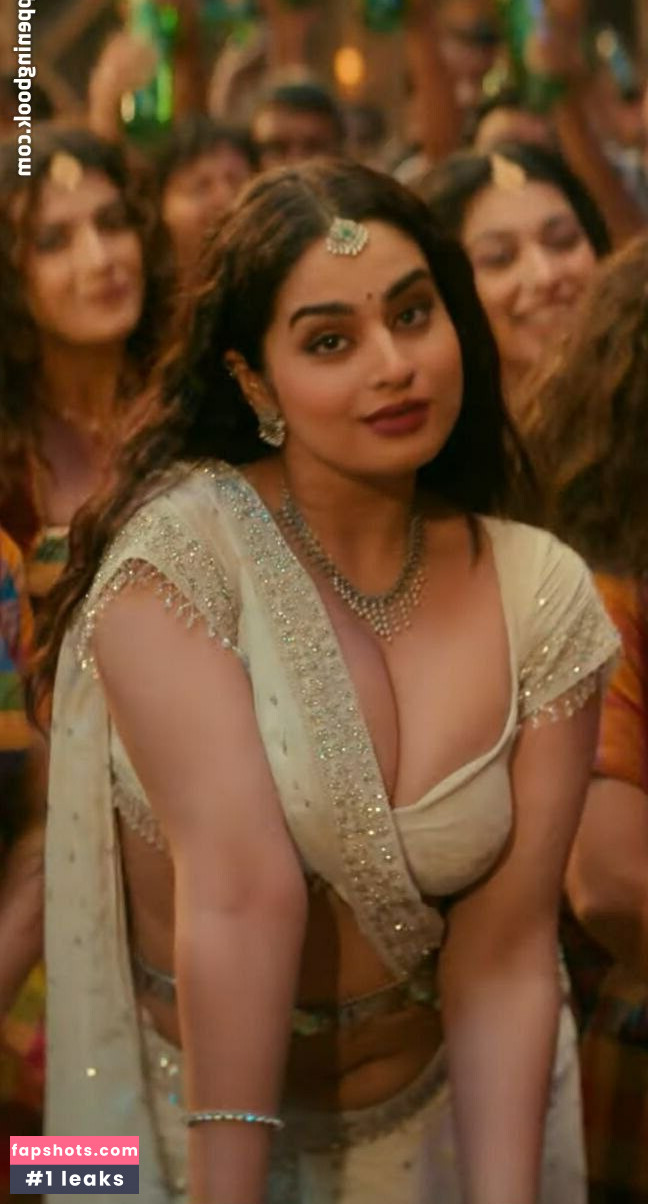 Ayesha Khan gallery photo #21