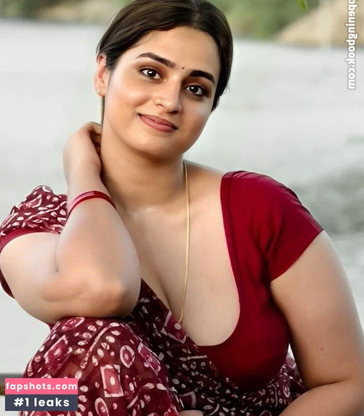 Ayesha Khan gallery photo #28