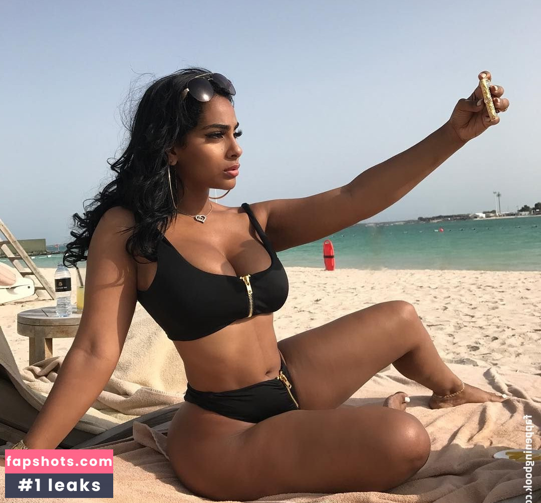 Ayisha Diaz gallery photo #122