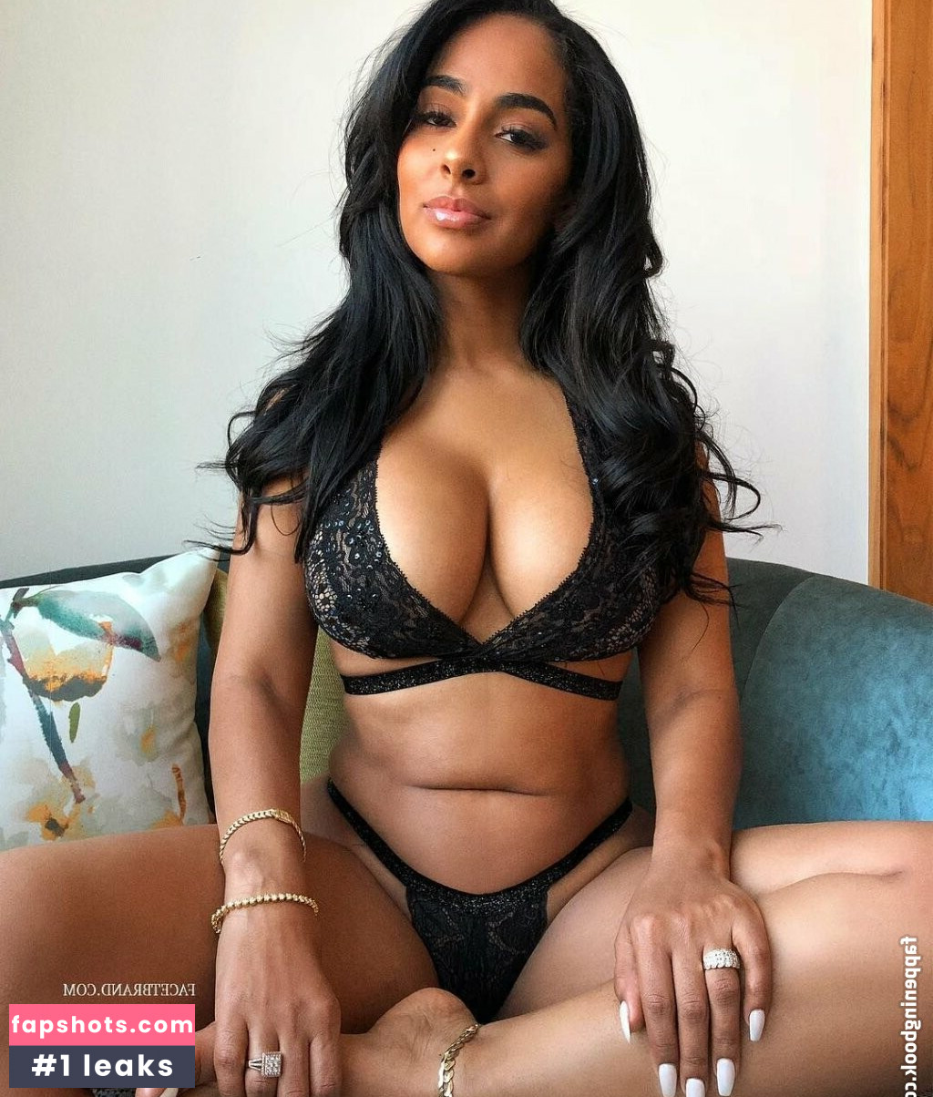 Ayisha Diaz gallery photo #16