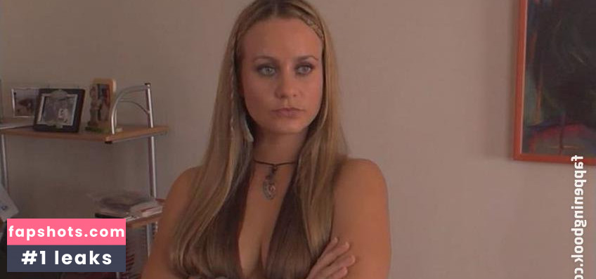 Ayla Webb gallery photo #2