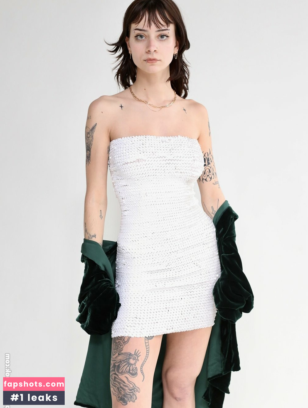 Aynsleigh Escher gallery photo #3