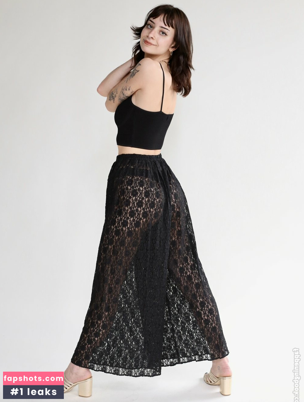 Aynsleigh Escher nude babe gallery