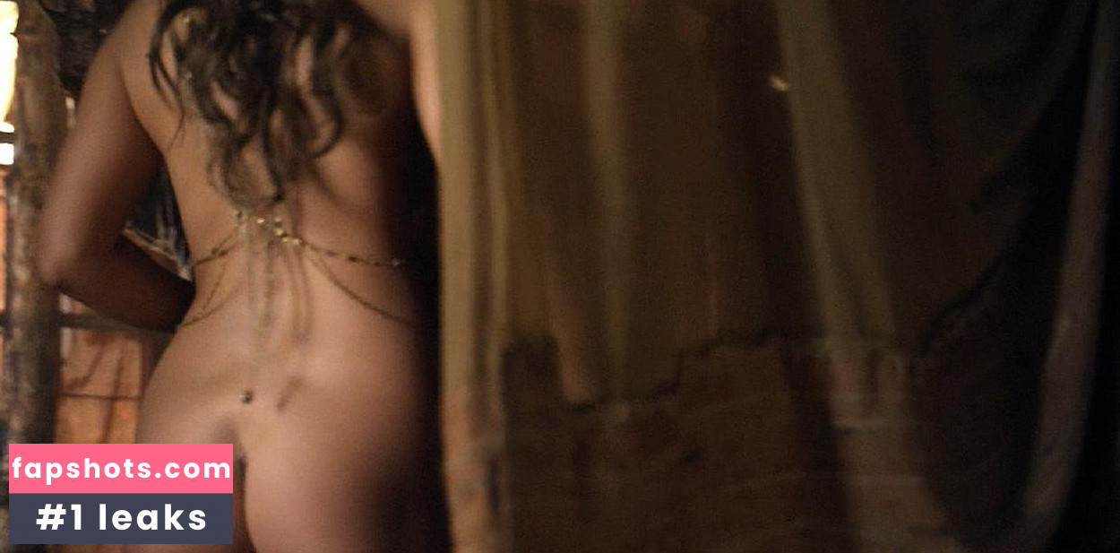 Ayse Tezel gallery photo #2