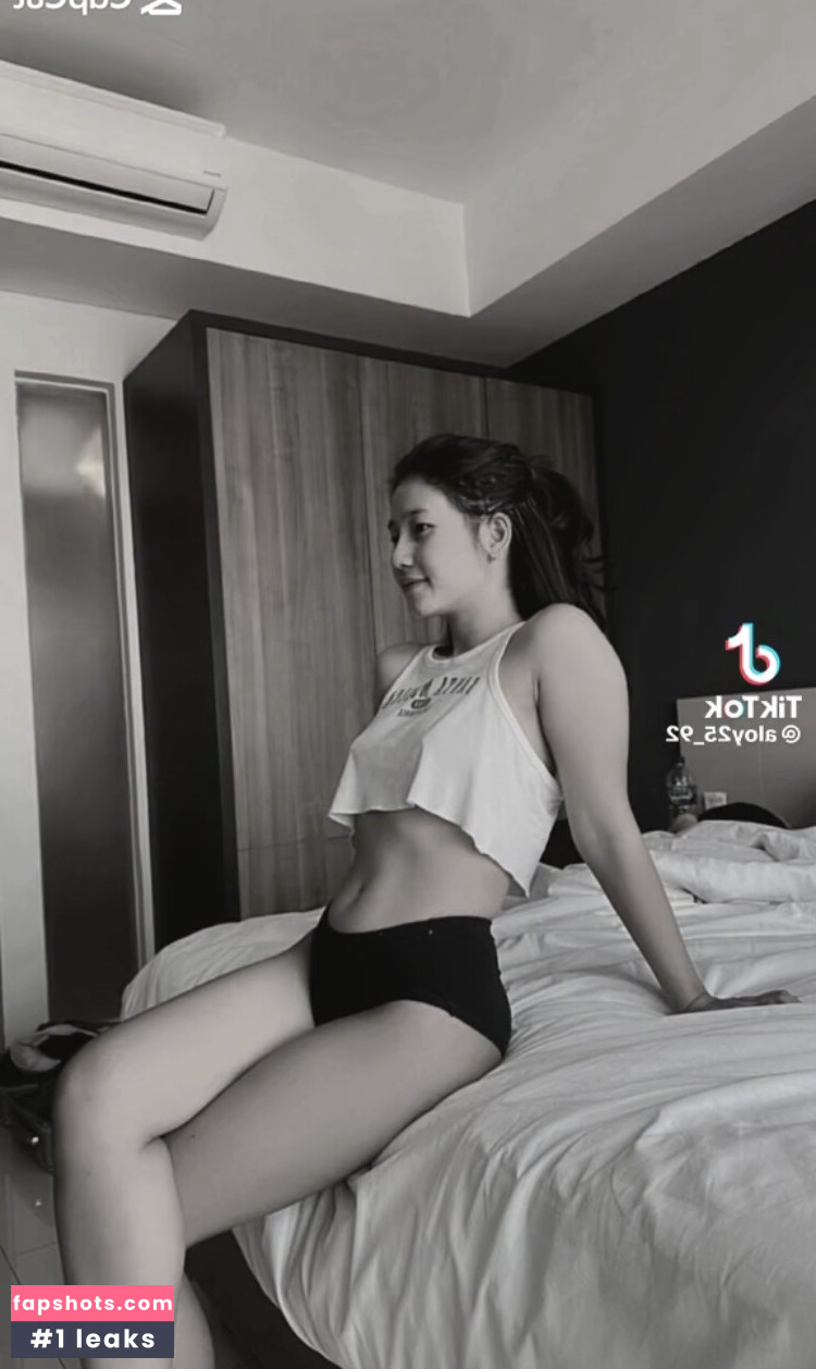 Ayu Lestari gallery photo #7