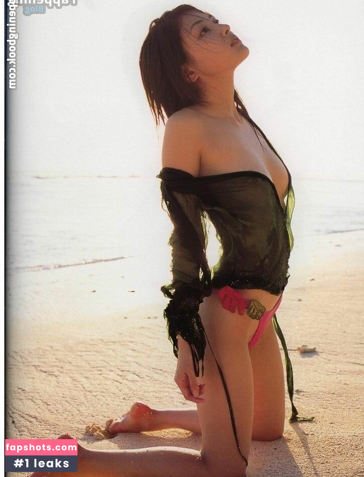 Ayumi Kinoshita gallery photo #11