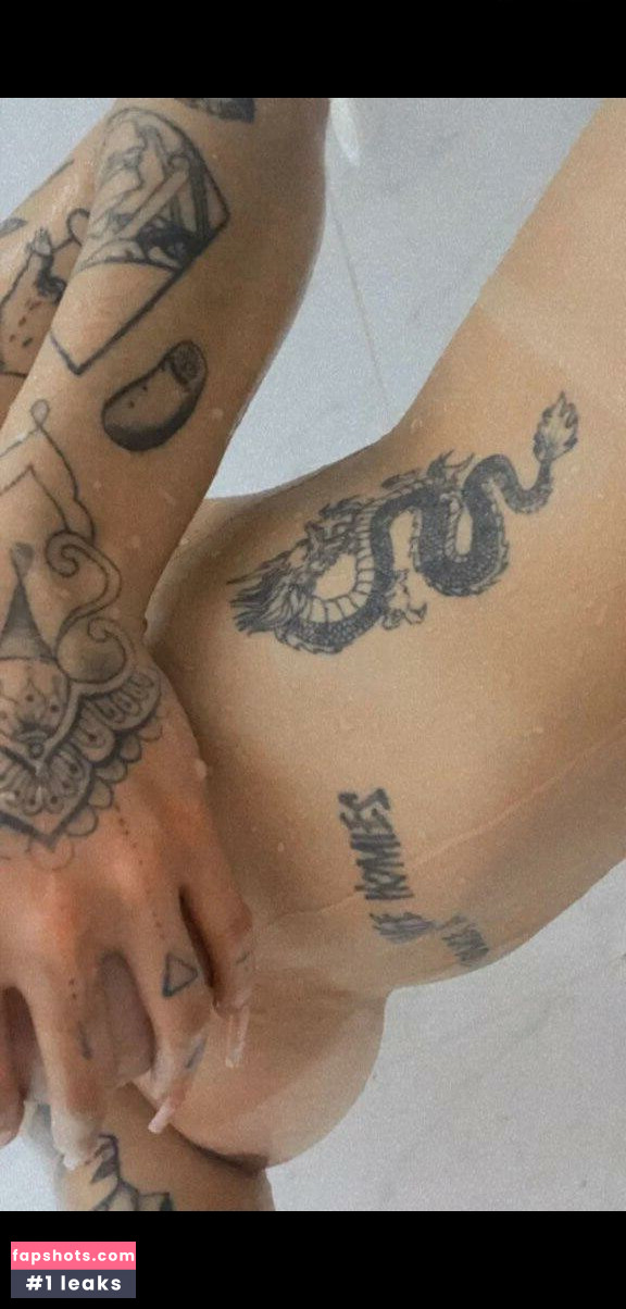 Azzy MC gallery photo #4