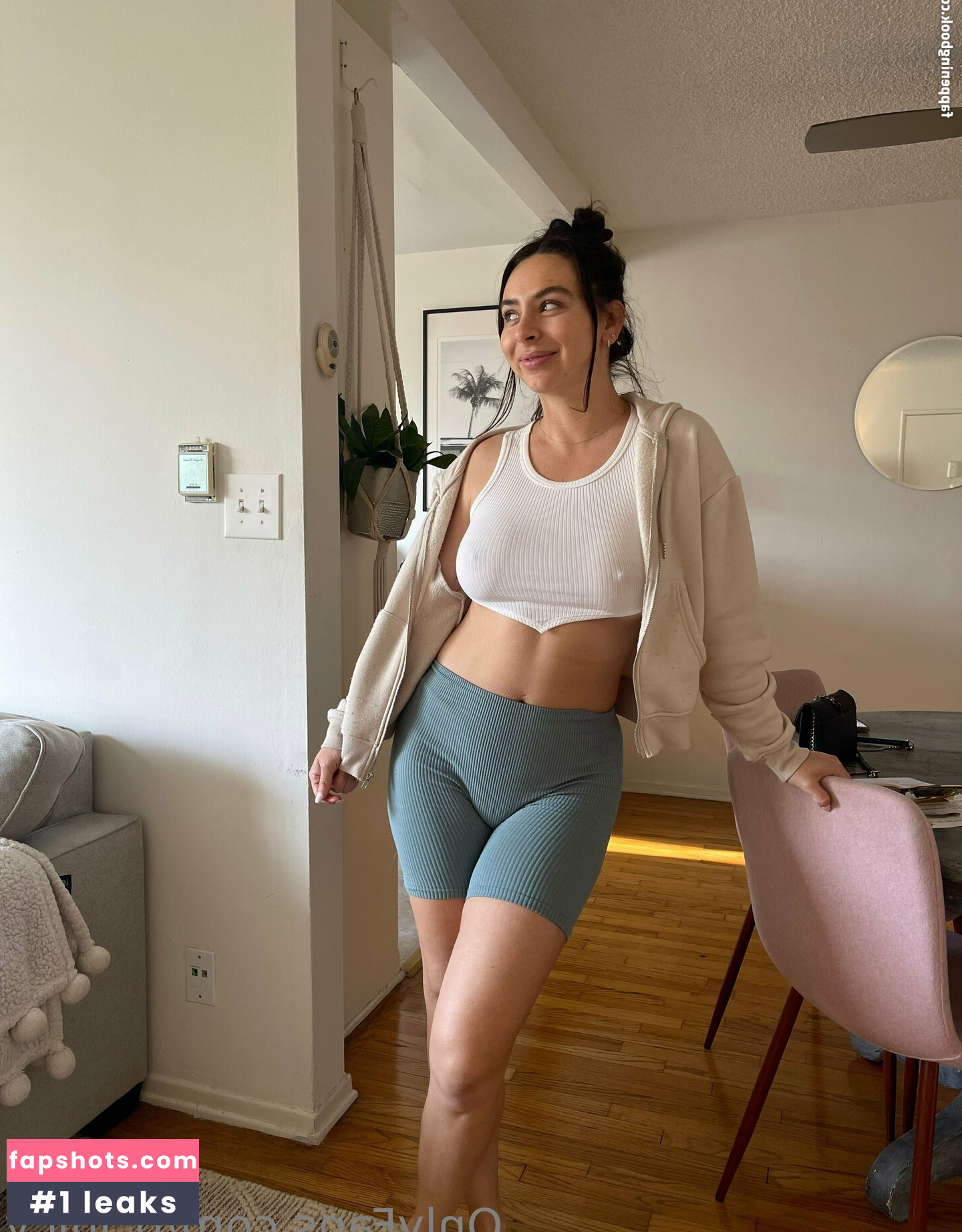 B_juicy gallery photo #3