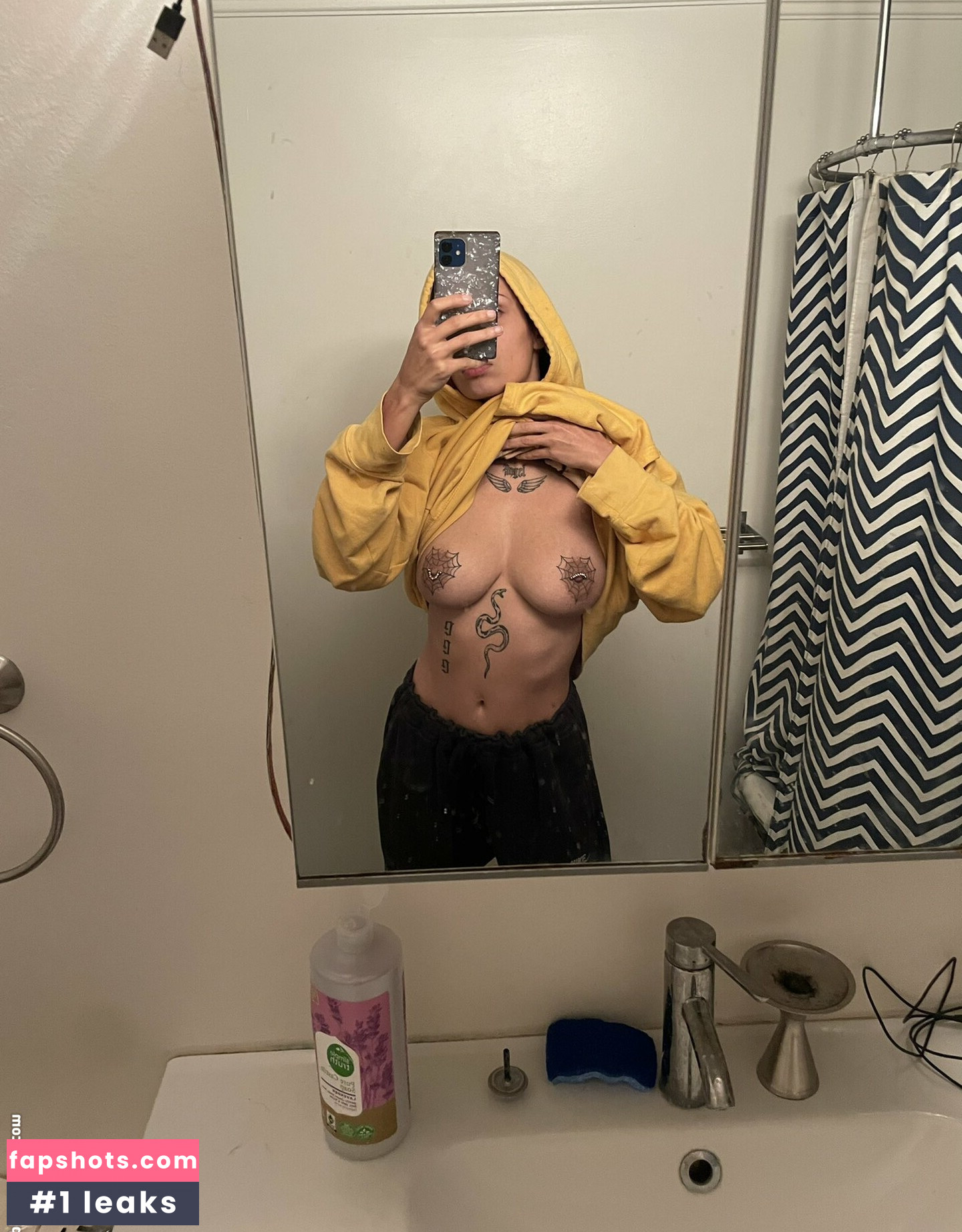 BabyMinx333 gallery photo #3