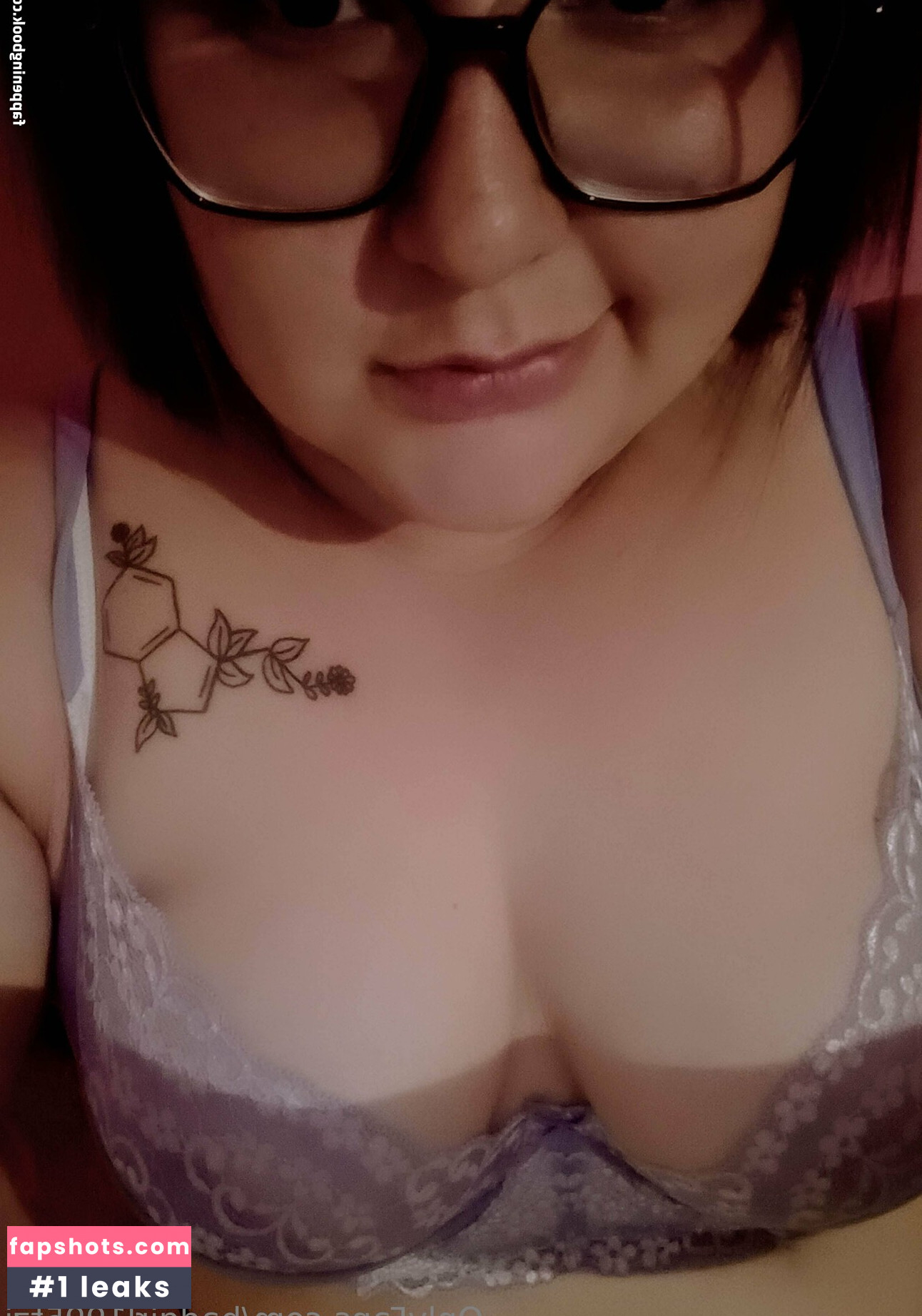 badgirl1995tzi nude babe gallery