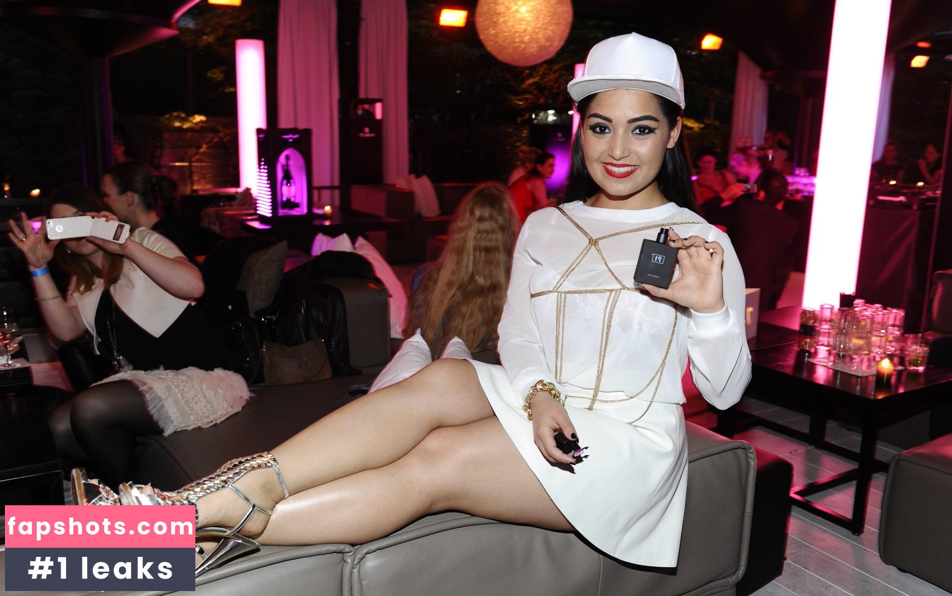 Bahar Kizil gallery photo #73