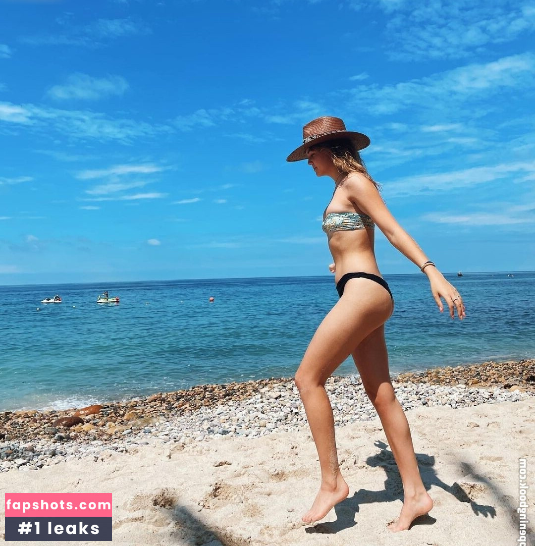 Bailee Madison gallery photo #18