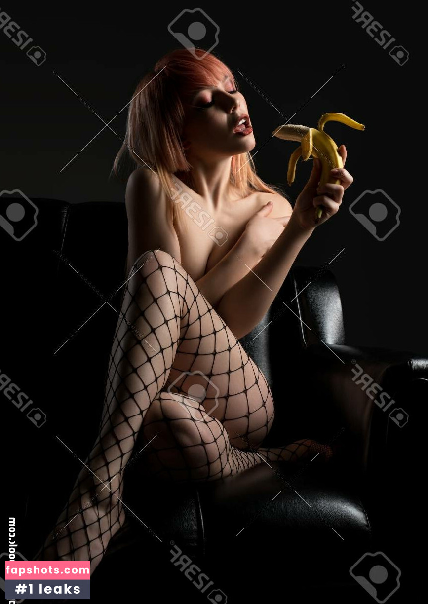 Banana Girl gallery photo #6