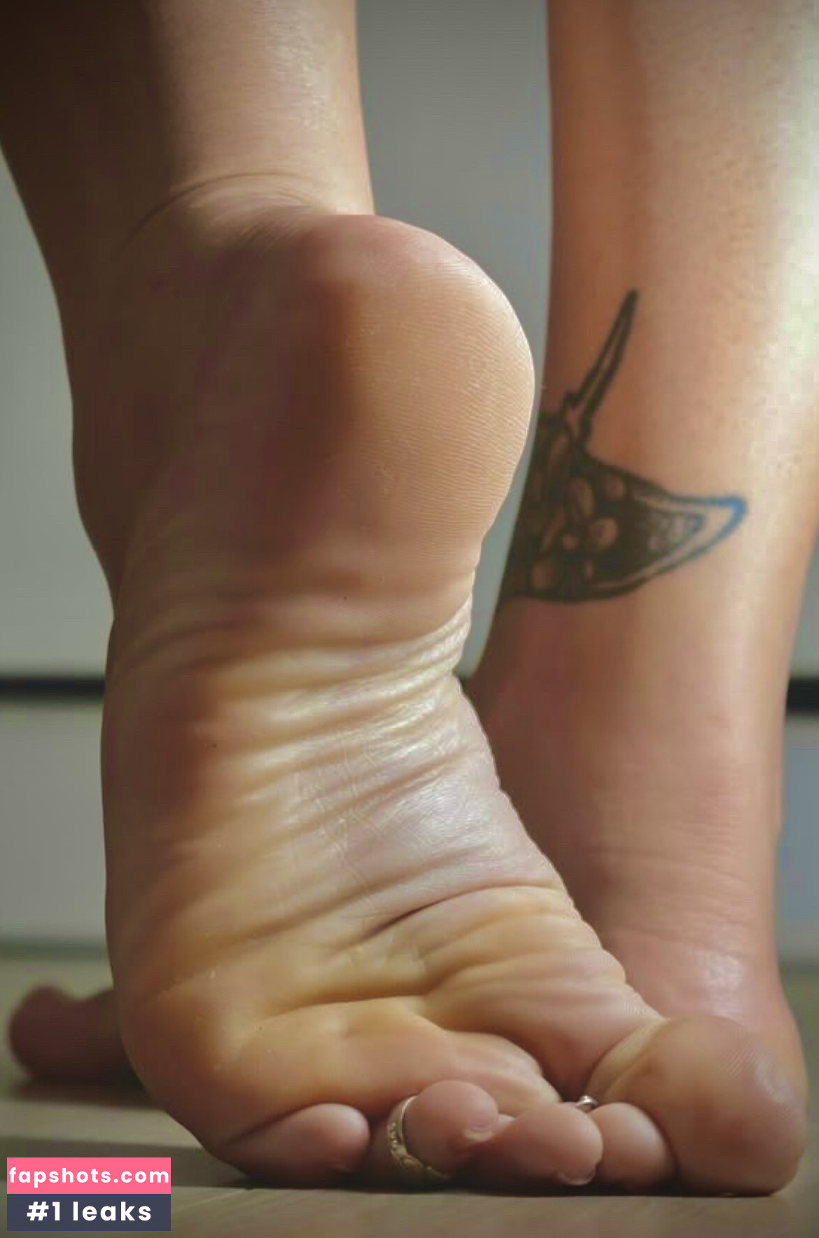 Bare Feet gallery photo #179